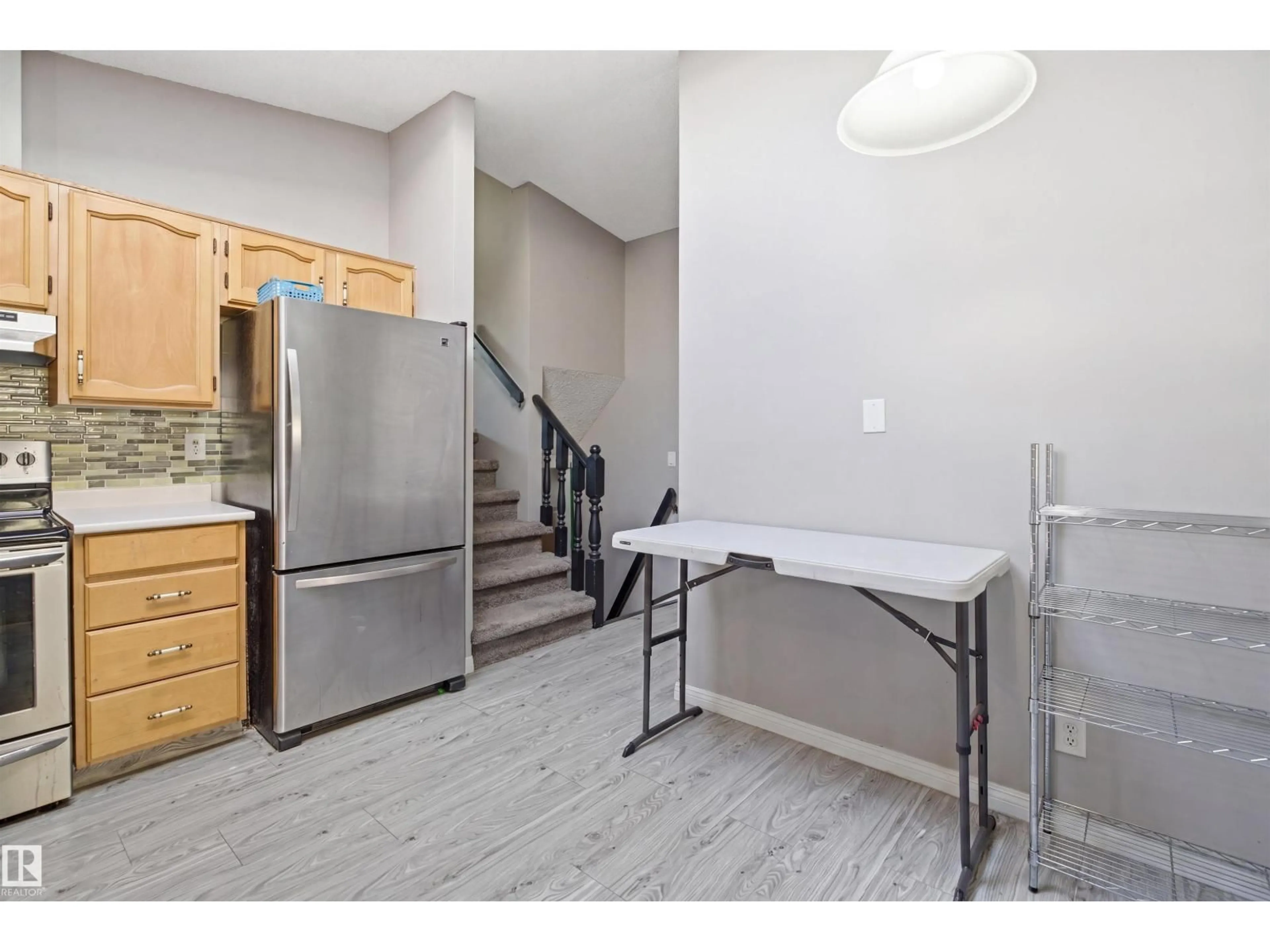 Unknown for 2107 40 ST, Edmonton Alberta T6L4E9