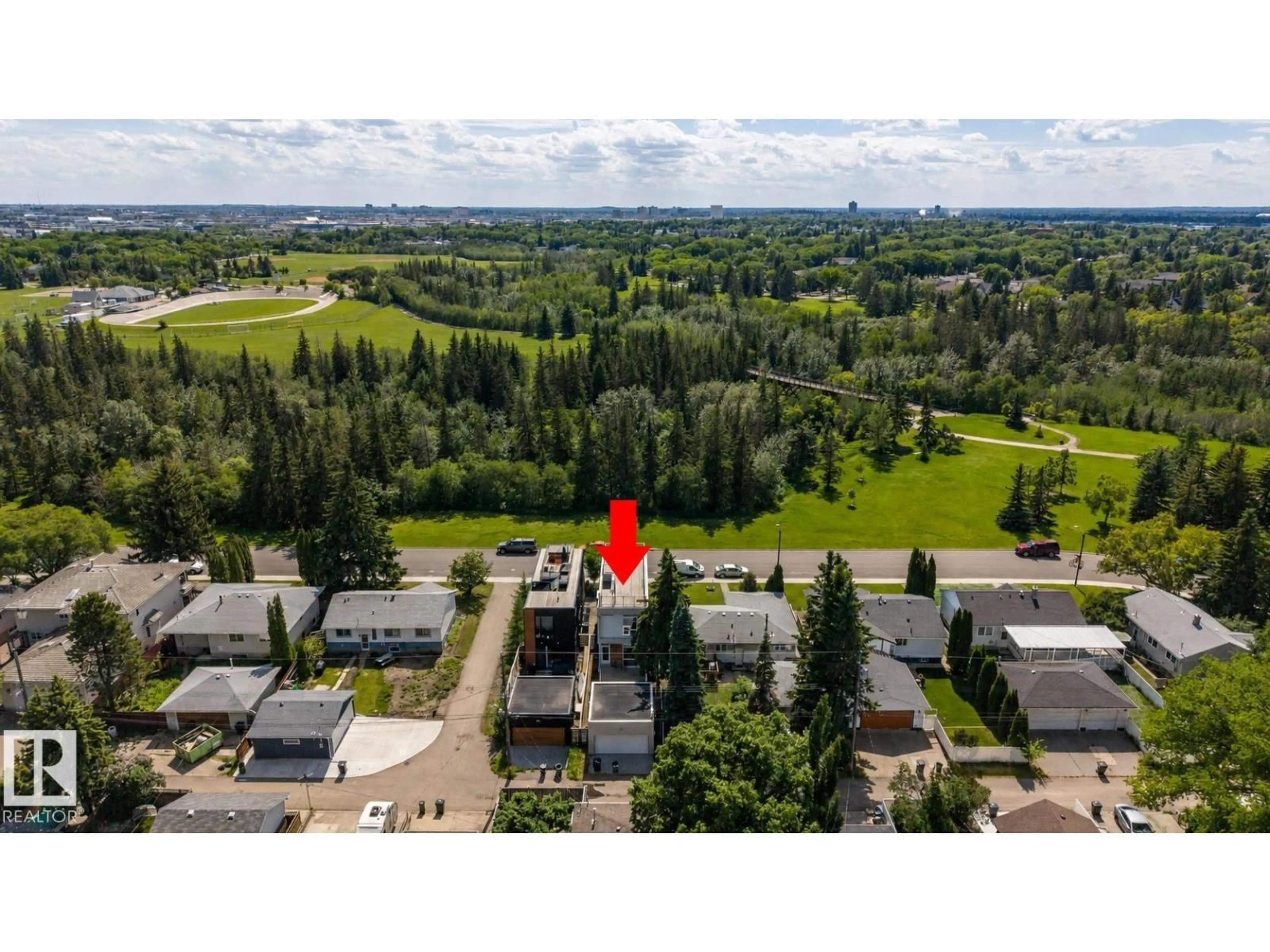 A pic from outside/outdoor area/front of a property/back of a property/a pic from drone, unknown for 7405 89 ST, Edmonton Alberta T6C3J7