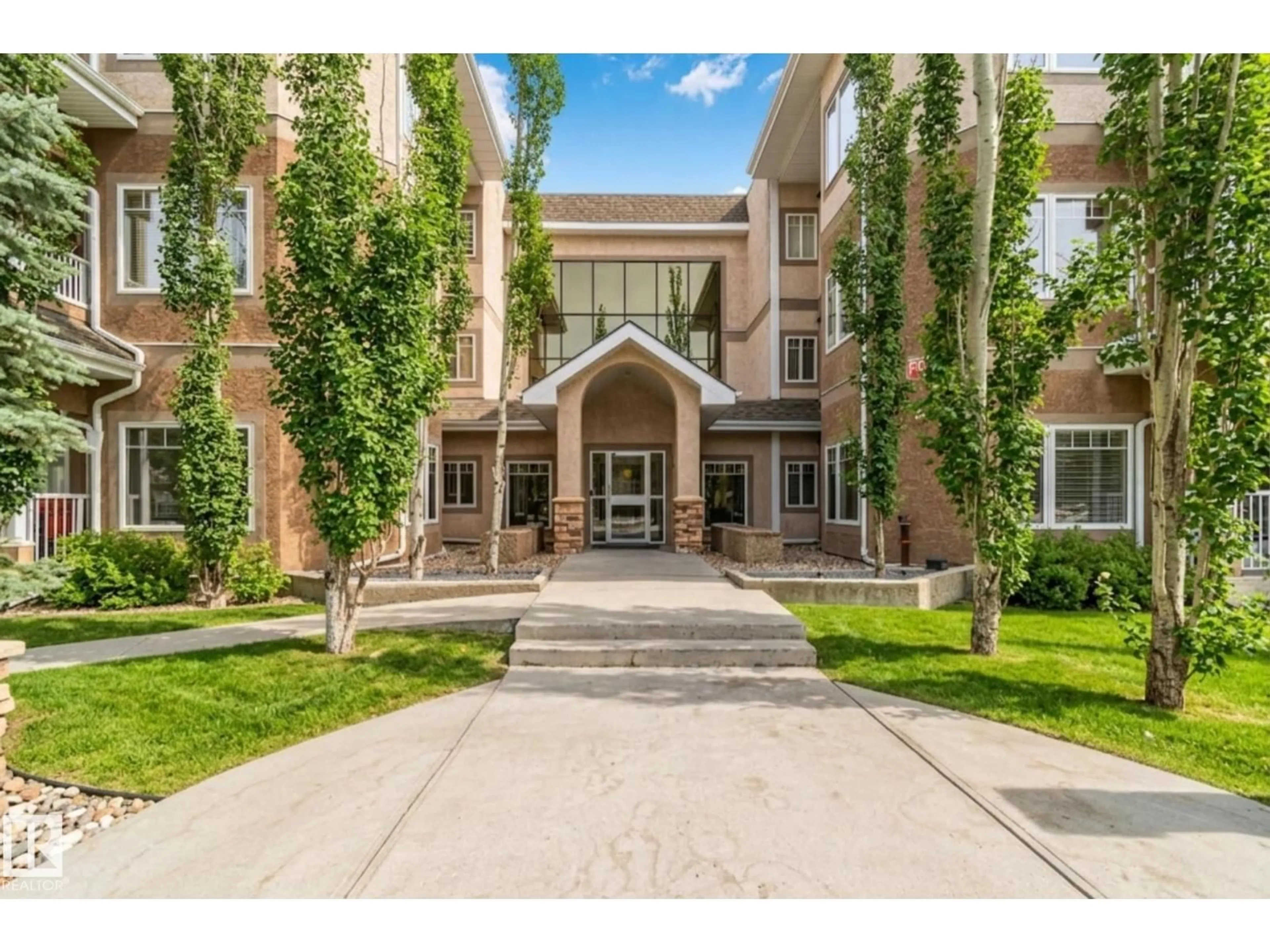 Indoor foyer for 120 8931 156 ST NW, Edmonton Alberta T5R1Y6