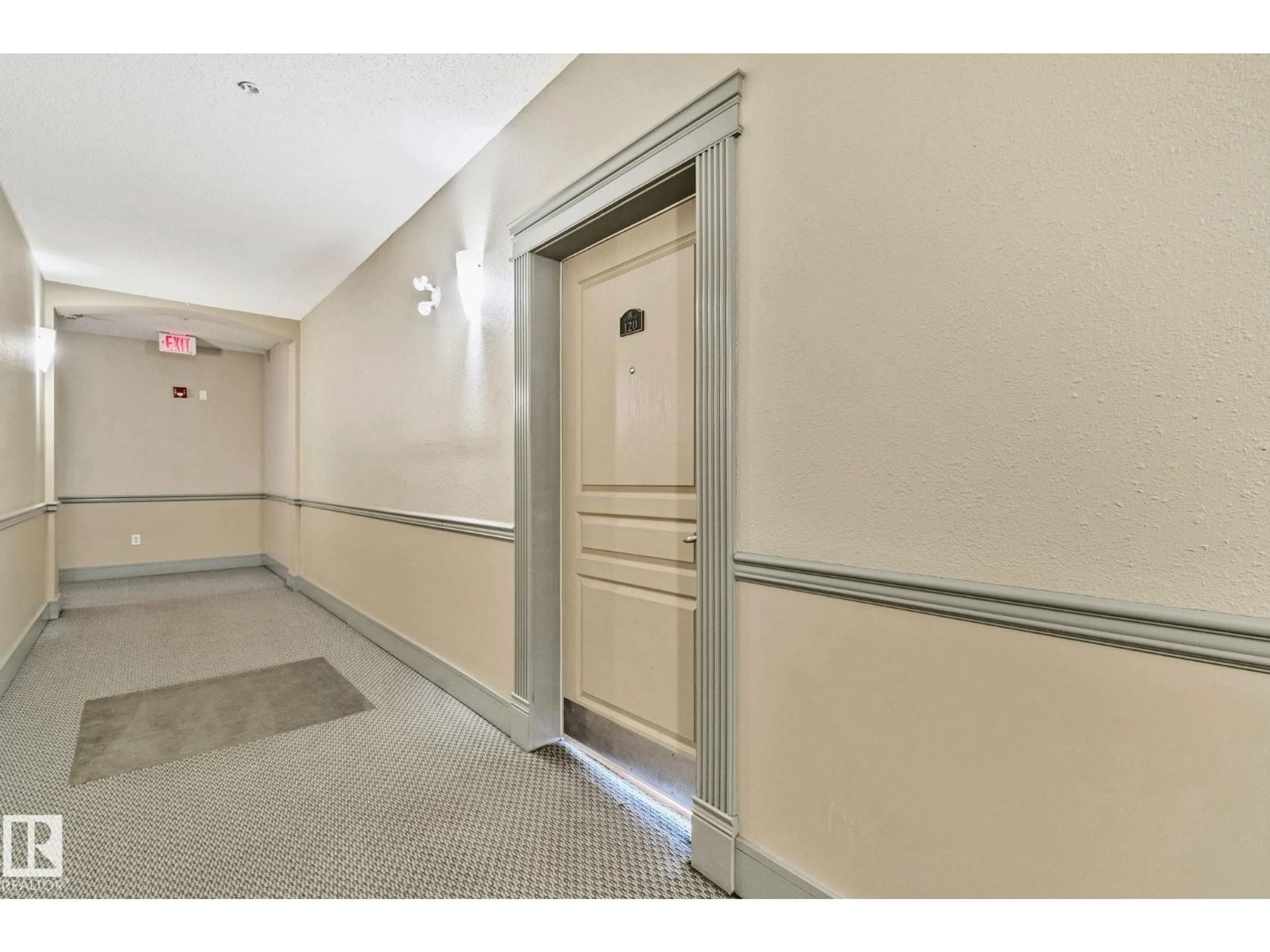 Indoor foyer for 120 8931 156 ST NW, Edmonton Alberta T5R1Y6