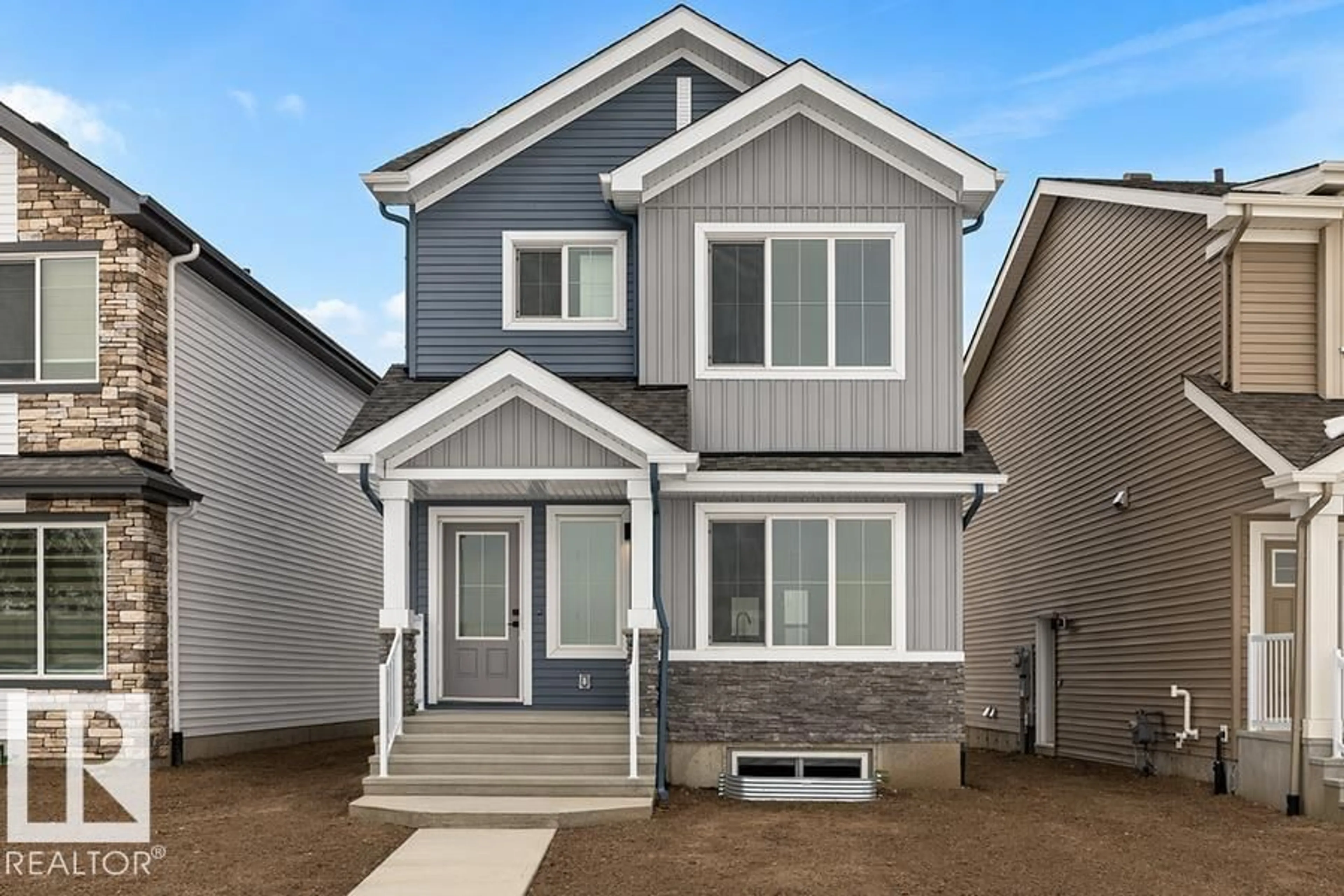 Home with vinyl exterior material, street for 20820 40 AV, Edmonton Alberta T6M3G1
