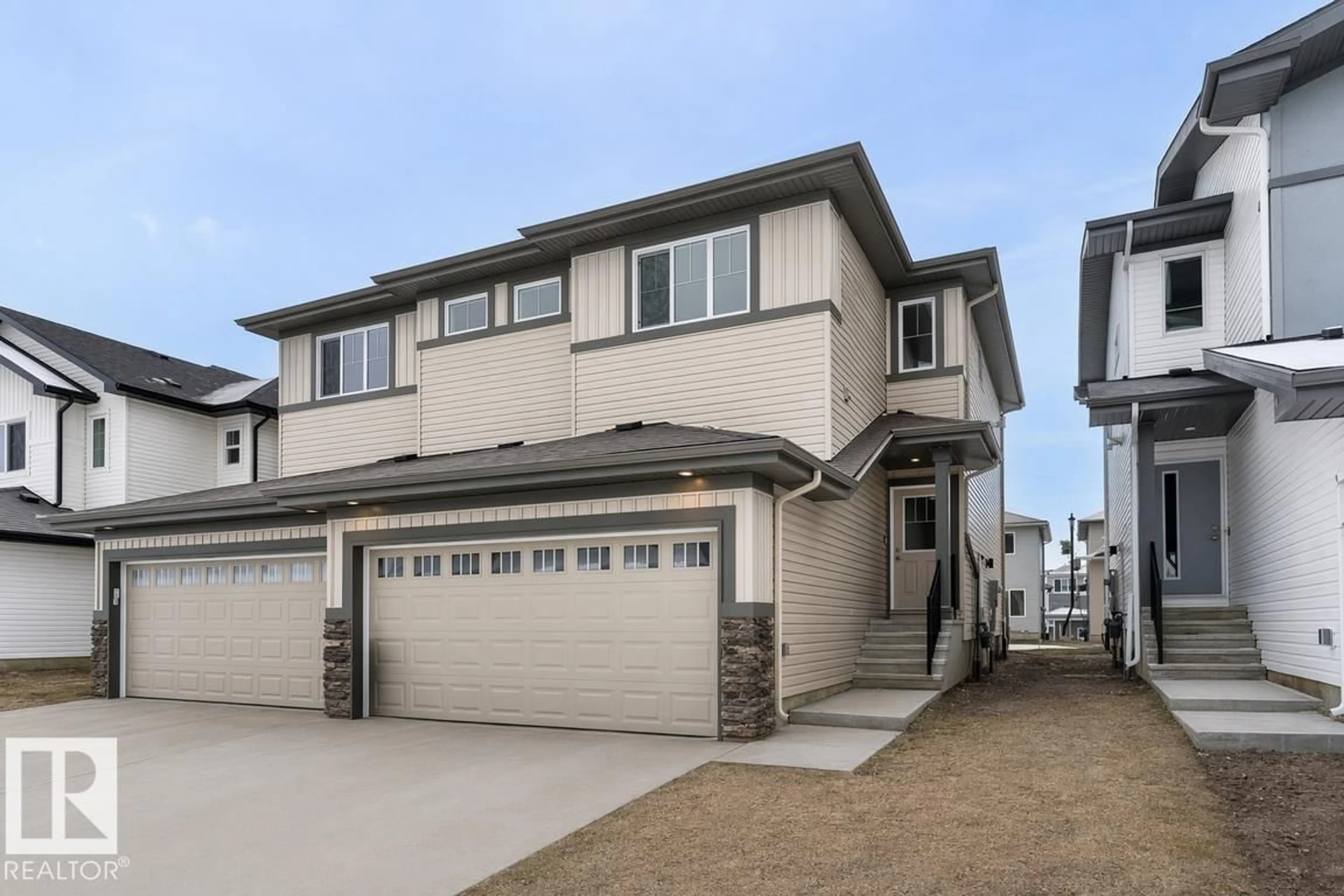 Home with vinyl exterior material, street for 913 19 AV, Edmonton Alberta T6T2X4