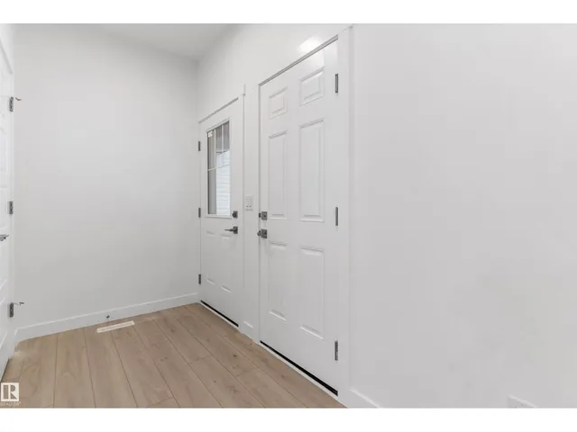 913 19 AV, Edmonton 2