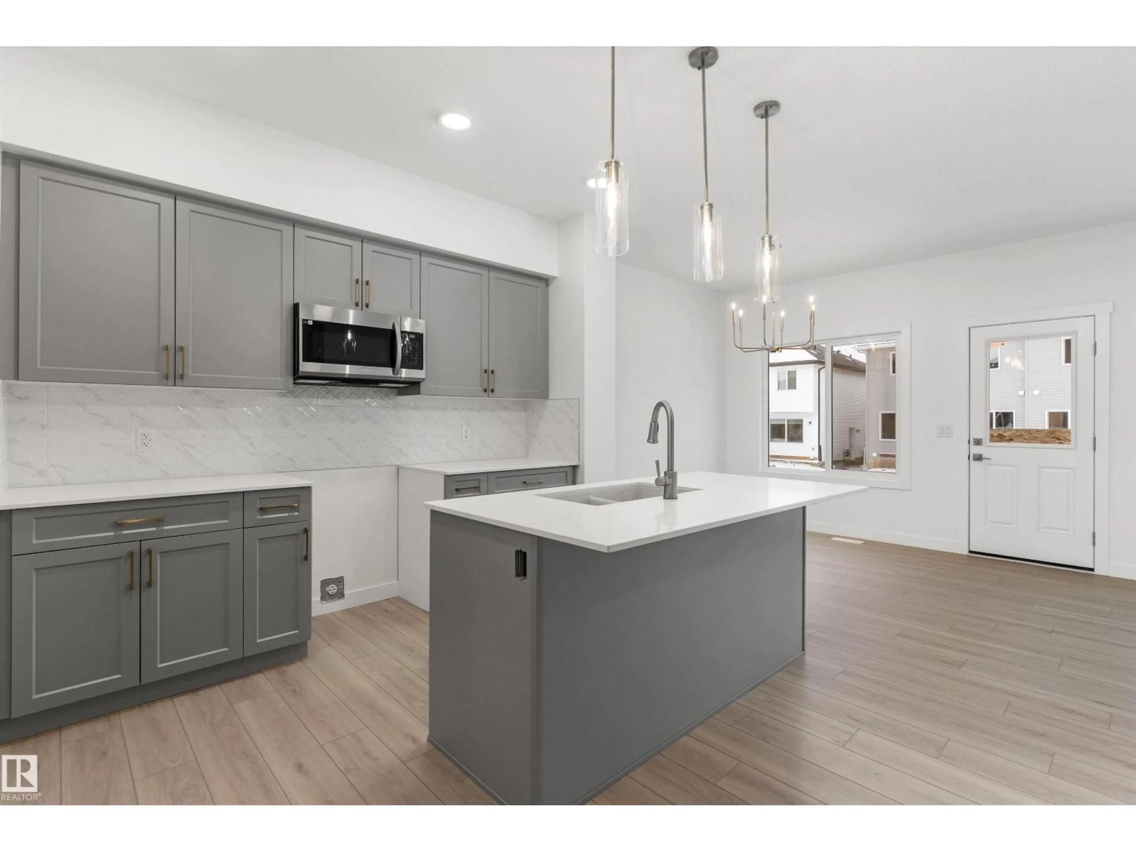 Open concept kitchen, unknown for 913 19 AV, Edmonton Alberta T6T2X4