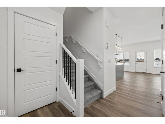 18931 28 AV NW, Edmonton 3
