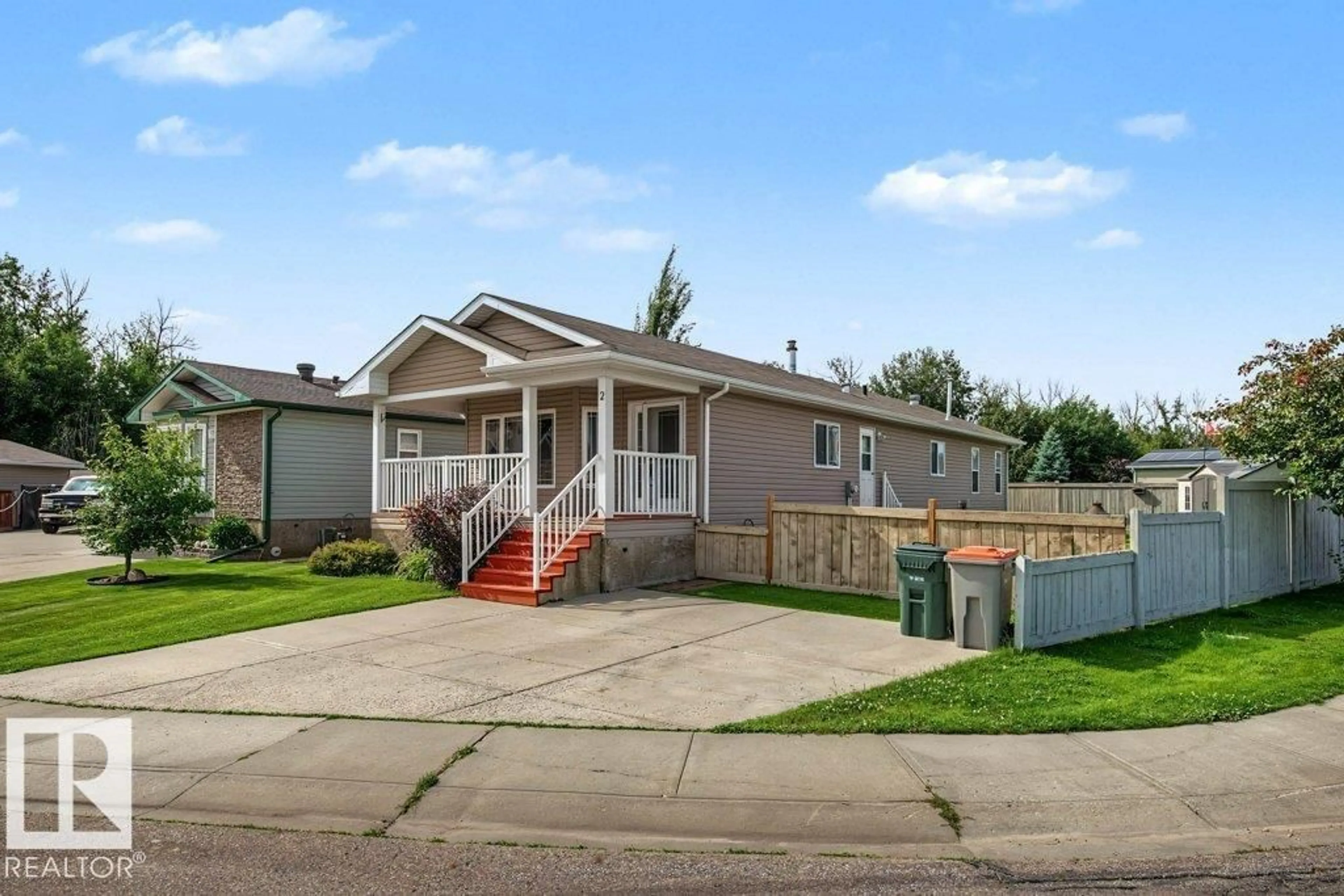 Home with vinyl exterior material, street for 2 JUTLAND CR, Stony Plain Alberta T7Z0A3