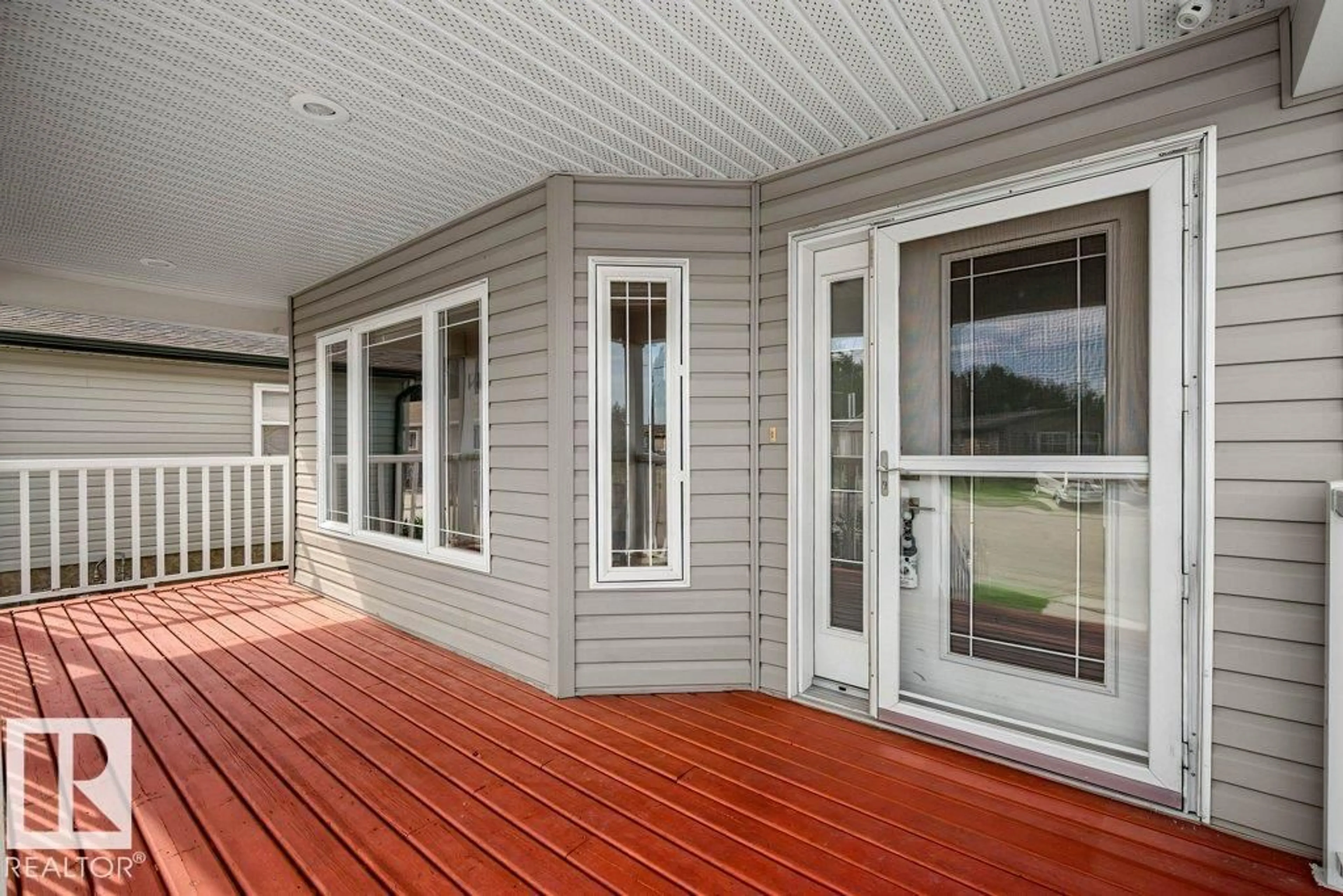 Home with vinyl exterior material, water/lake/river/ocean view for 2 JUTLAND CR, Stony Plain Alberta T7Z0A3