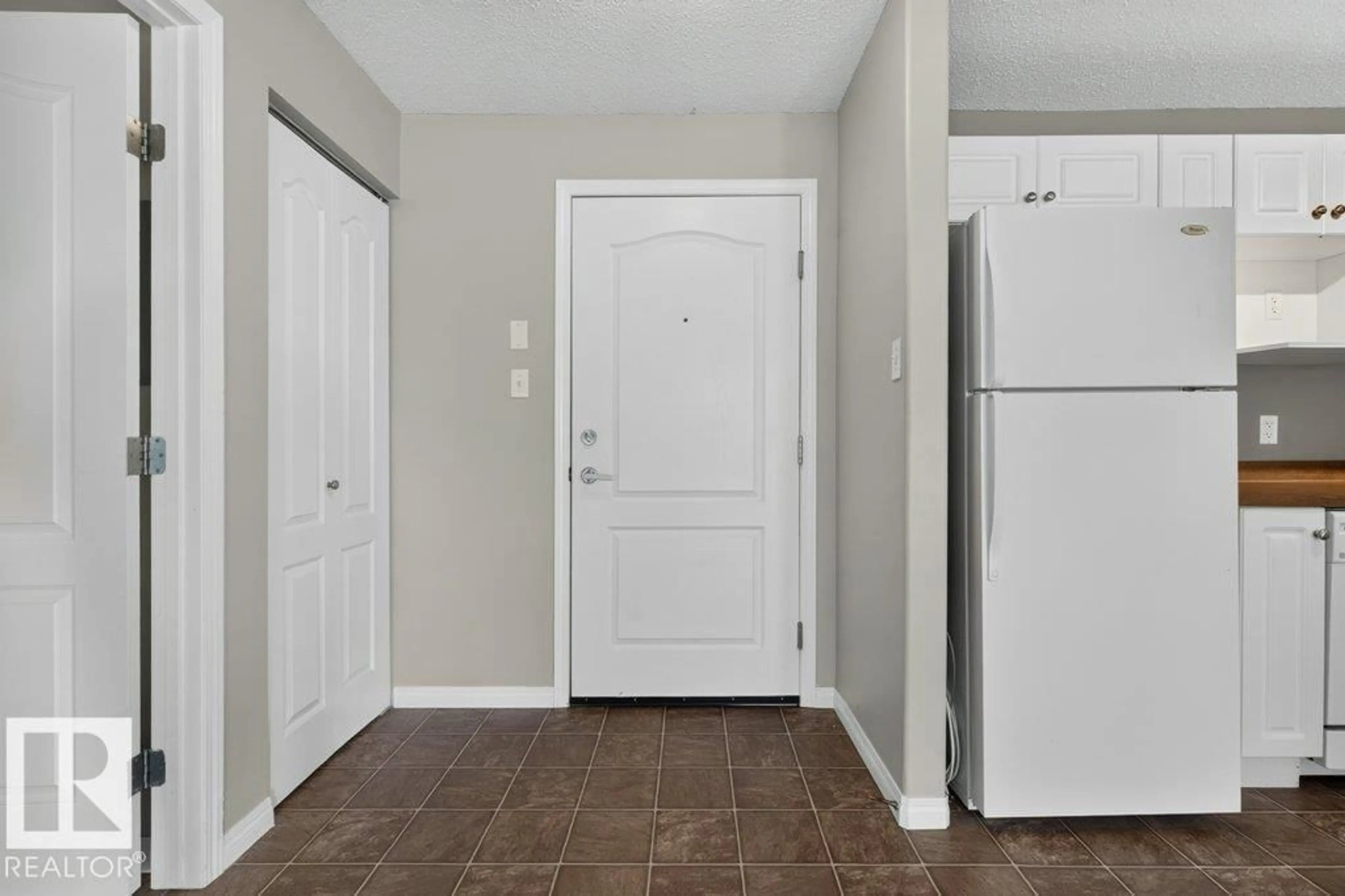 Indoor entryway for 7331 - 6215 SOUTH TERWILLEGAR DR, Edmonton Alberta T6R0L9