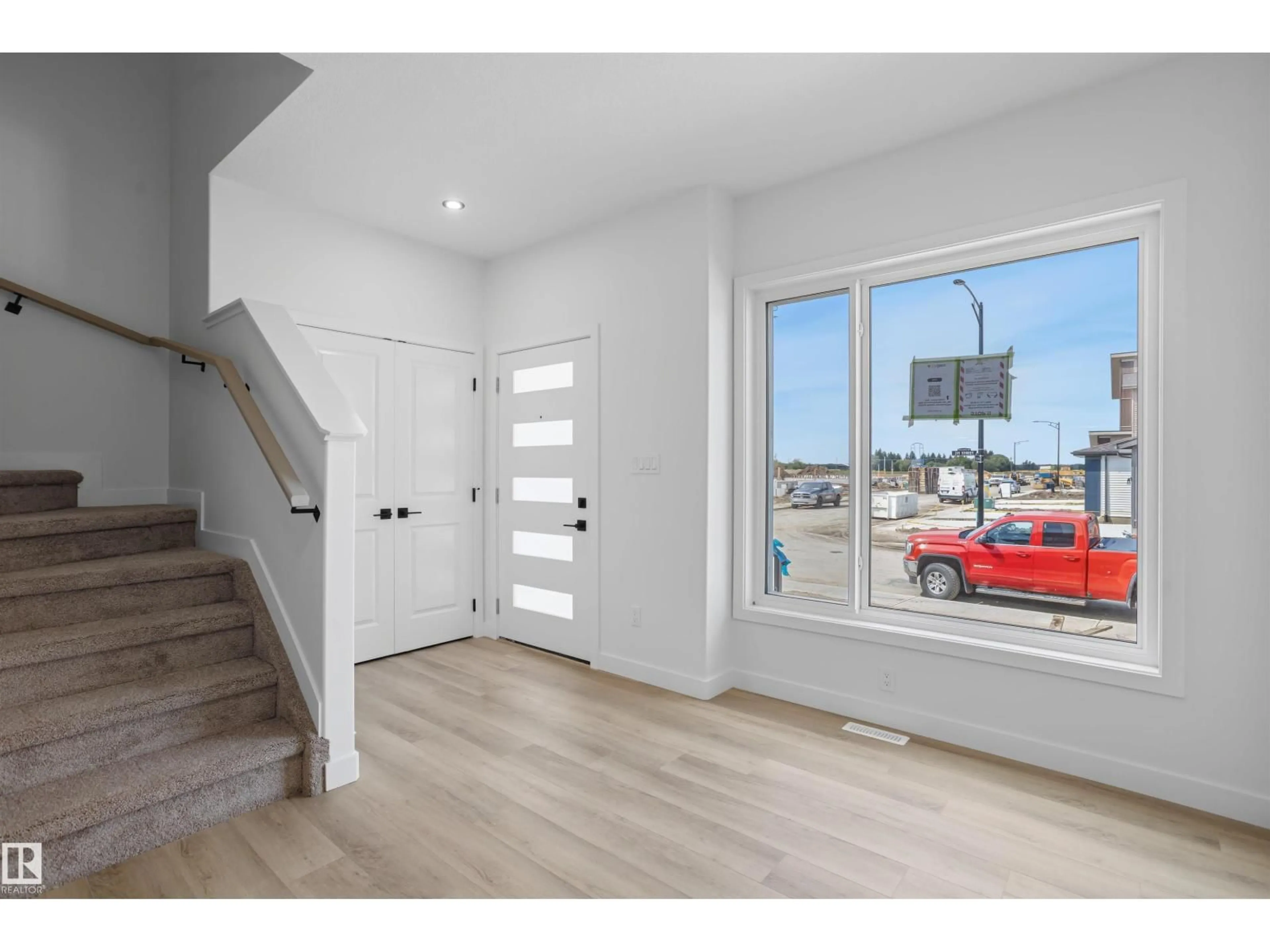Indoor entryway for NW - 1547 211 ST, Edmonton Alberta T6M3P1
