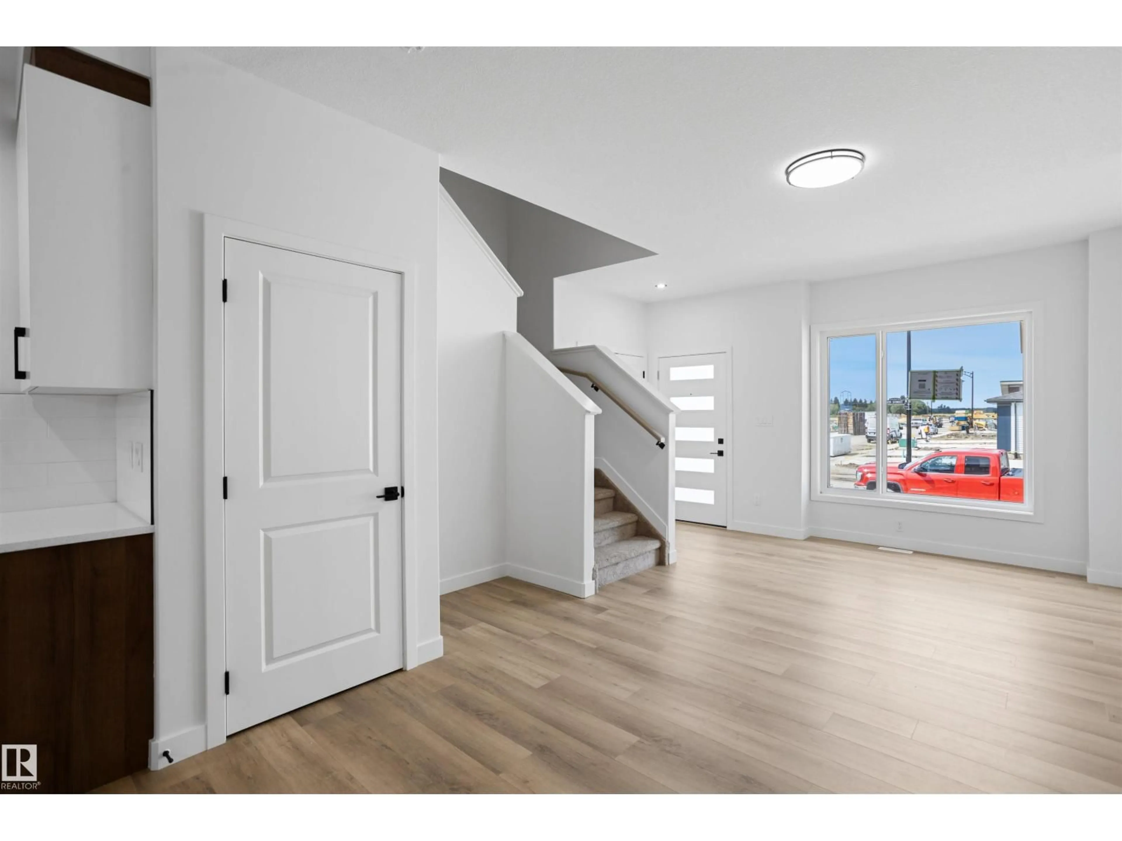 Indoor entryway for NW - 1547 211 ST, Edmonton Alberta T6M3P1