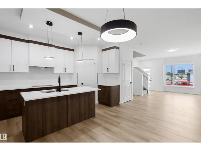 NW - 1547 211 ST, Edmonton 5