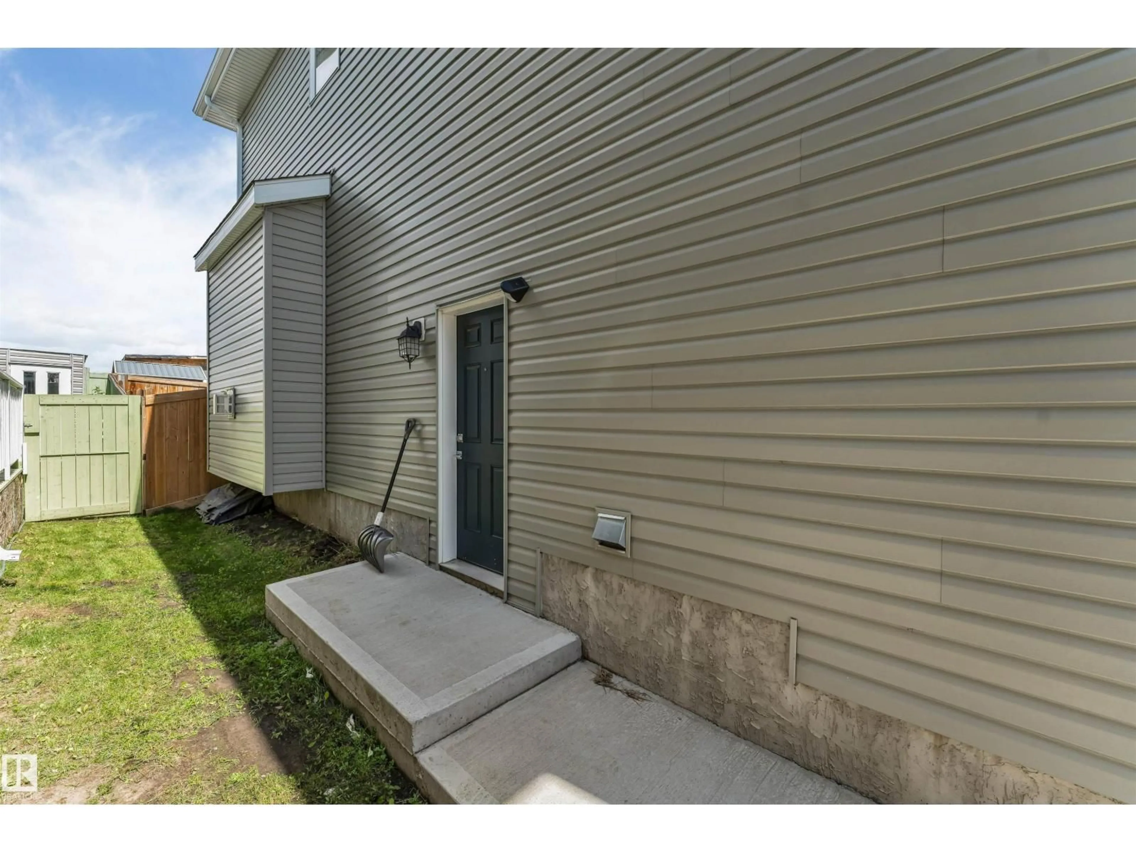 Unknown for 2912 12 AV, Edmonton Alberta T6T1A9