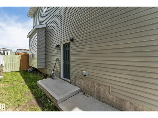 2912 12 AV, Edmonton 4