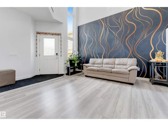 2912 12 AV, Edmonton 5