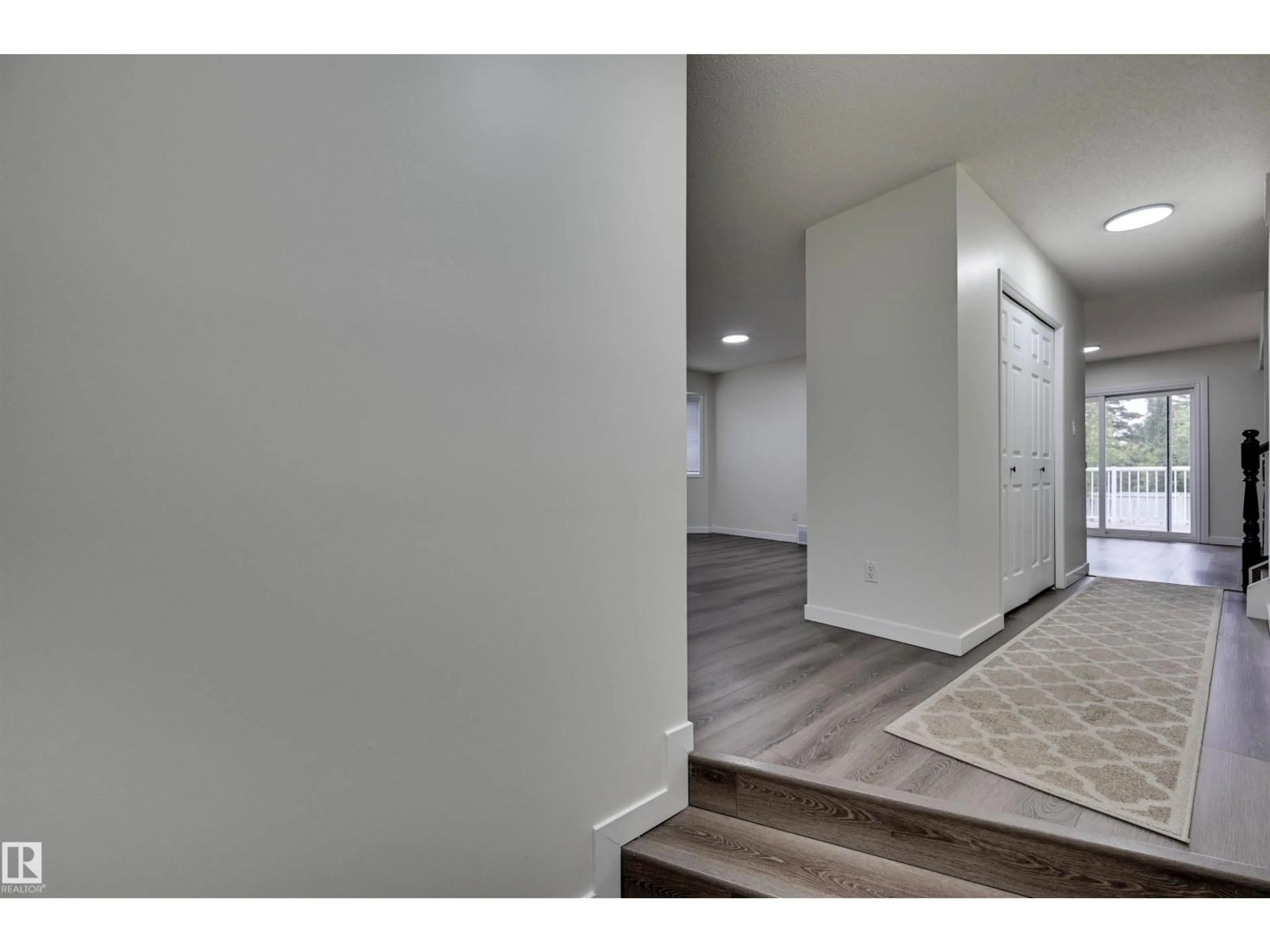 Indoor entryway for 5507 179 ST, Edmonton Alberta T6M1X1