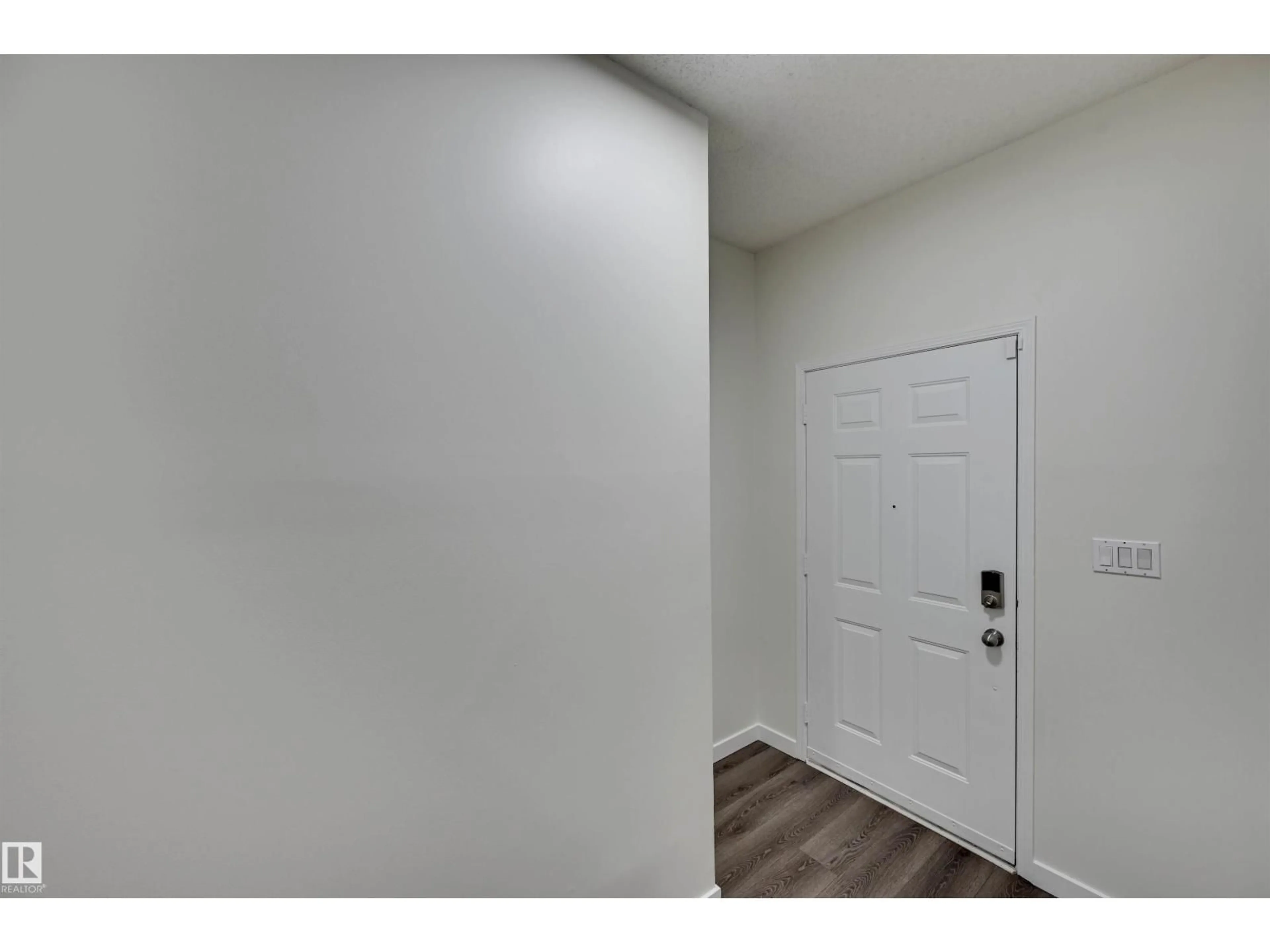 Indoor entryway for 5507 179 ST, Edmonton Alberta T6M1X1