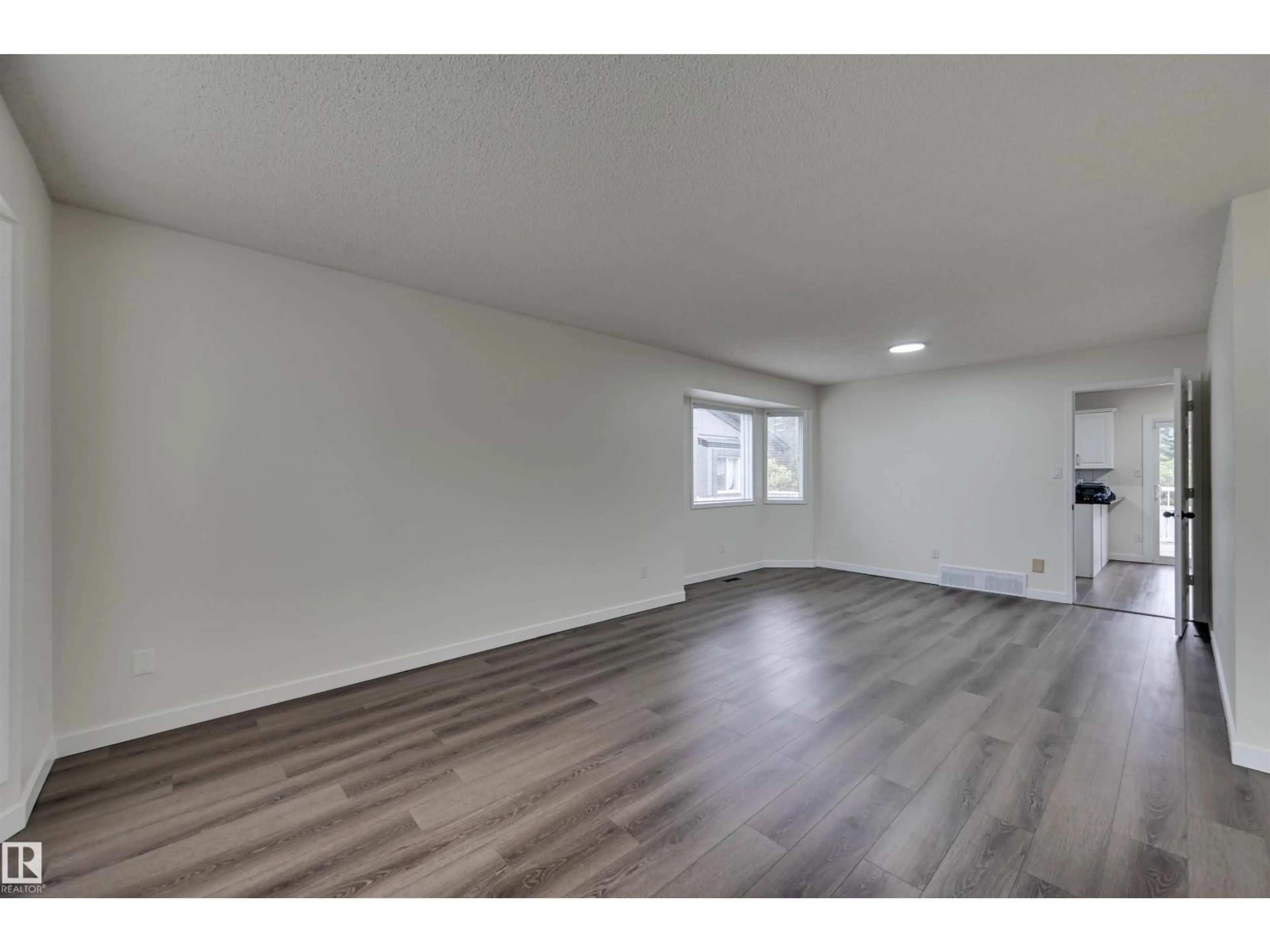 A pic of a room for 5507 179 ST, Edmonton Alberta T6M1X1