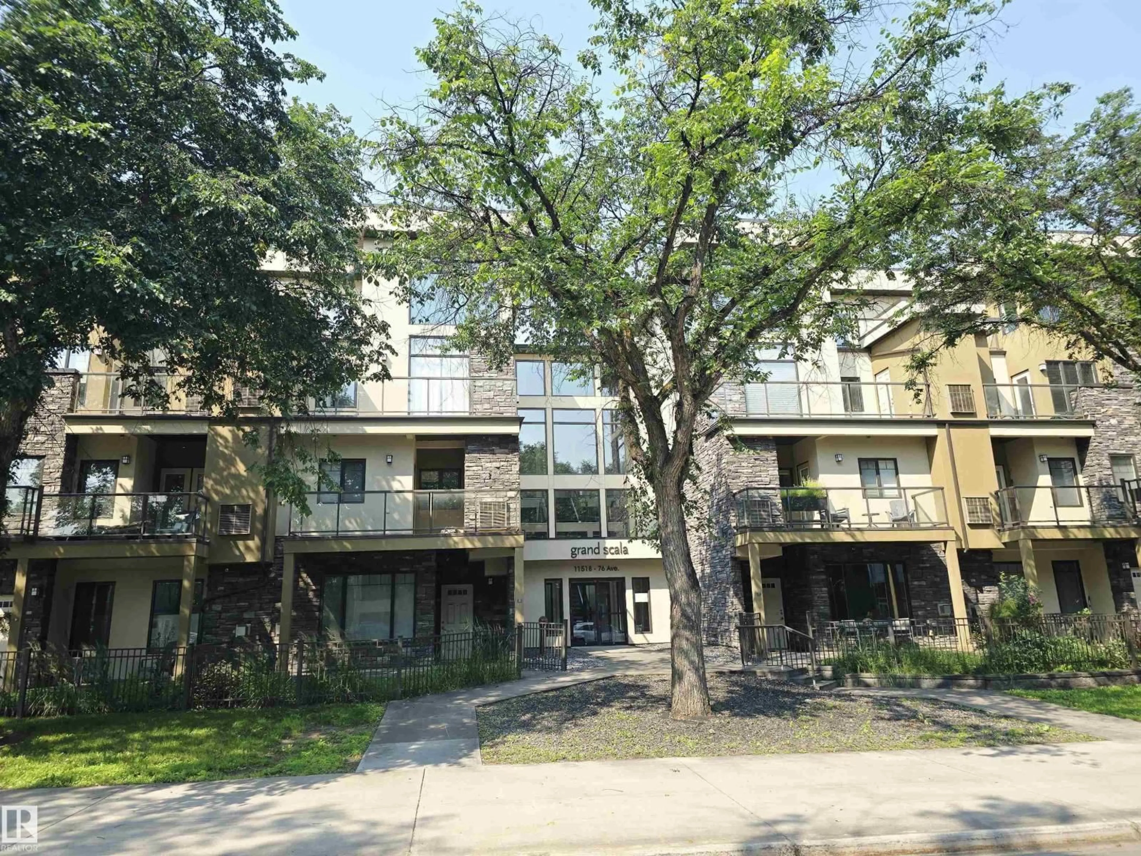 Patio, unknown for 21 - 11518 76 AV, Edmonton Alberta T6G0K7