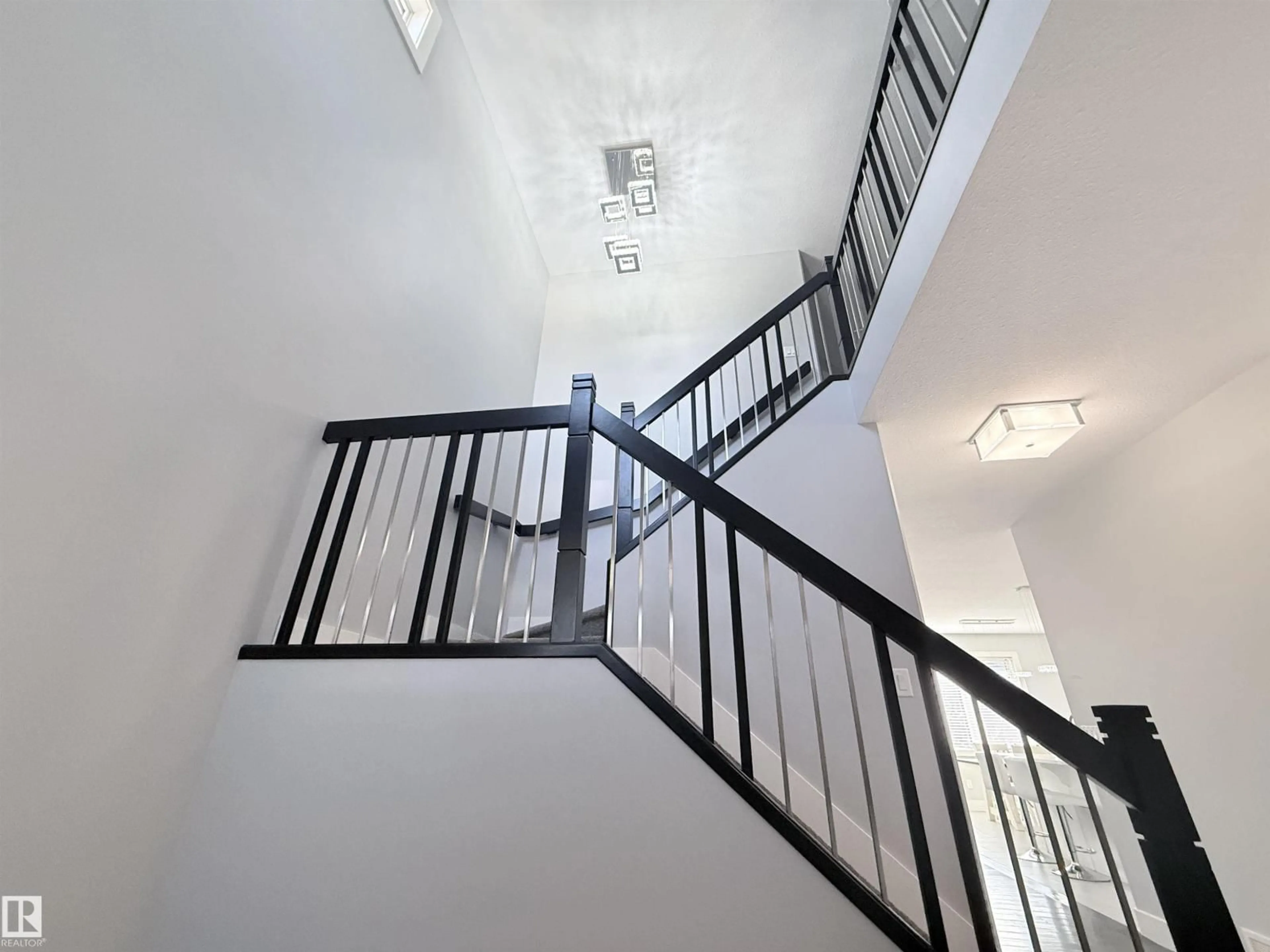 Stairs for NW - 8719 218 ST, Edmonton Alberta T5T4R7
