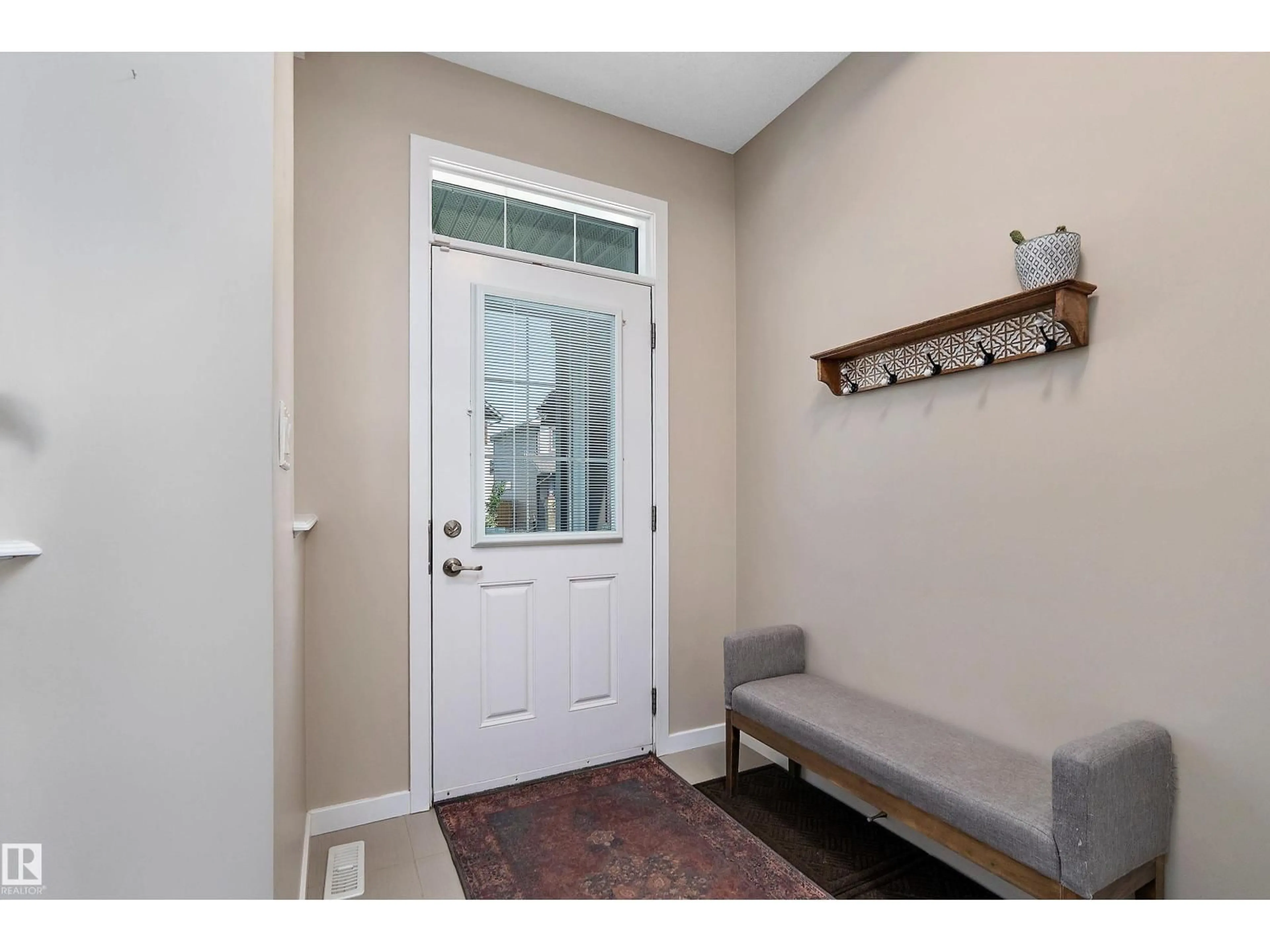 Indoor entryway for 21915 99 AV, Edmonton Alberta T5T4M5