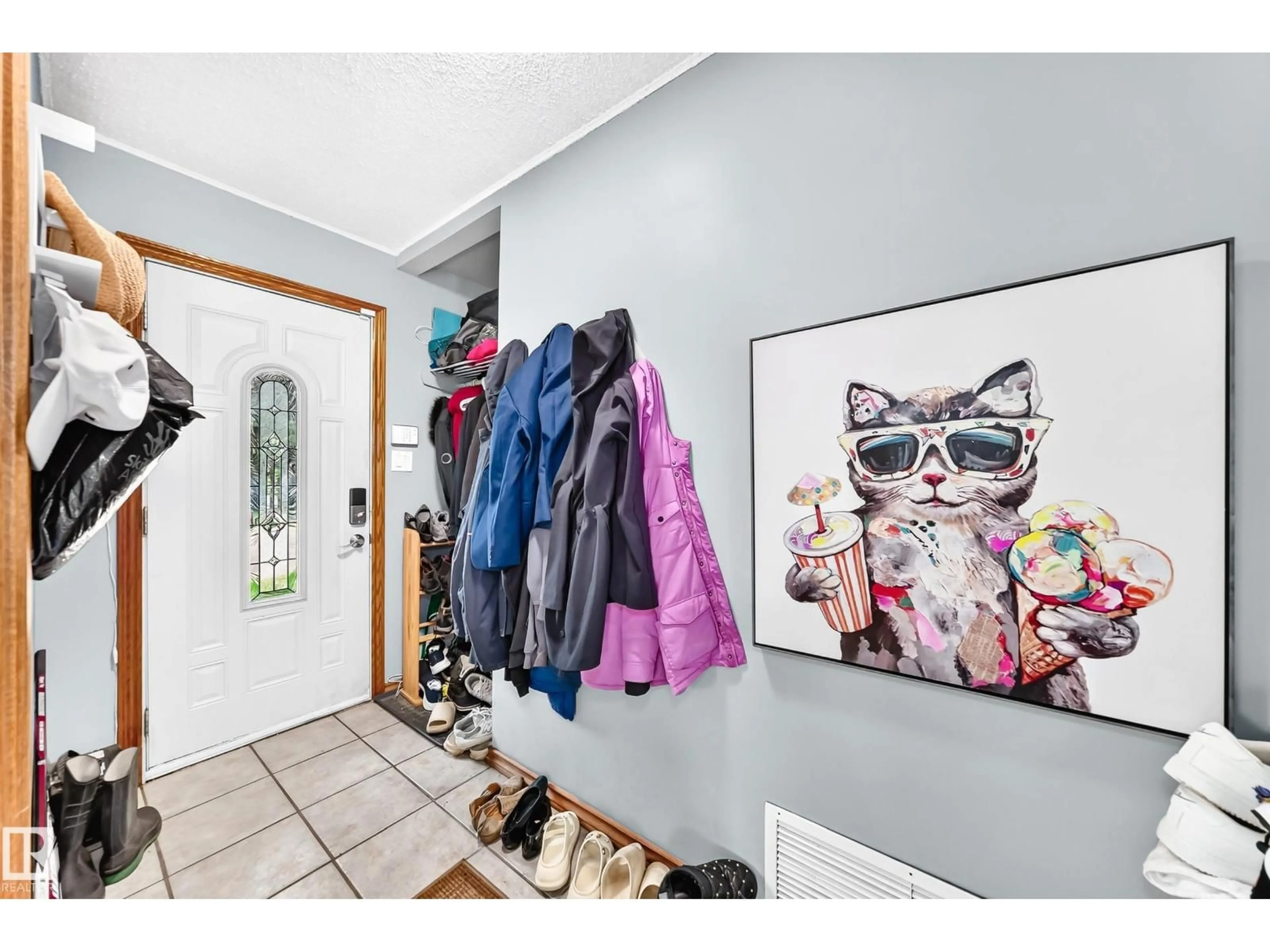 Indoor entryway for 9031 150 ST, Edmonton Alberta T5R1E8