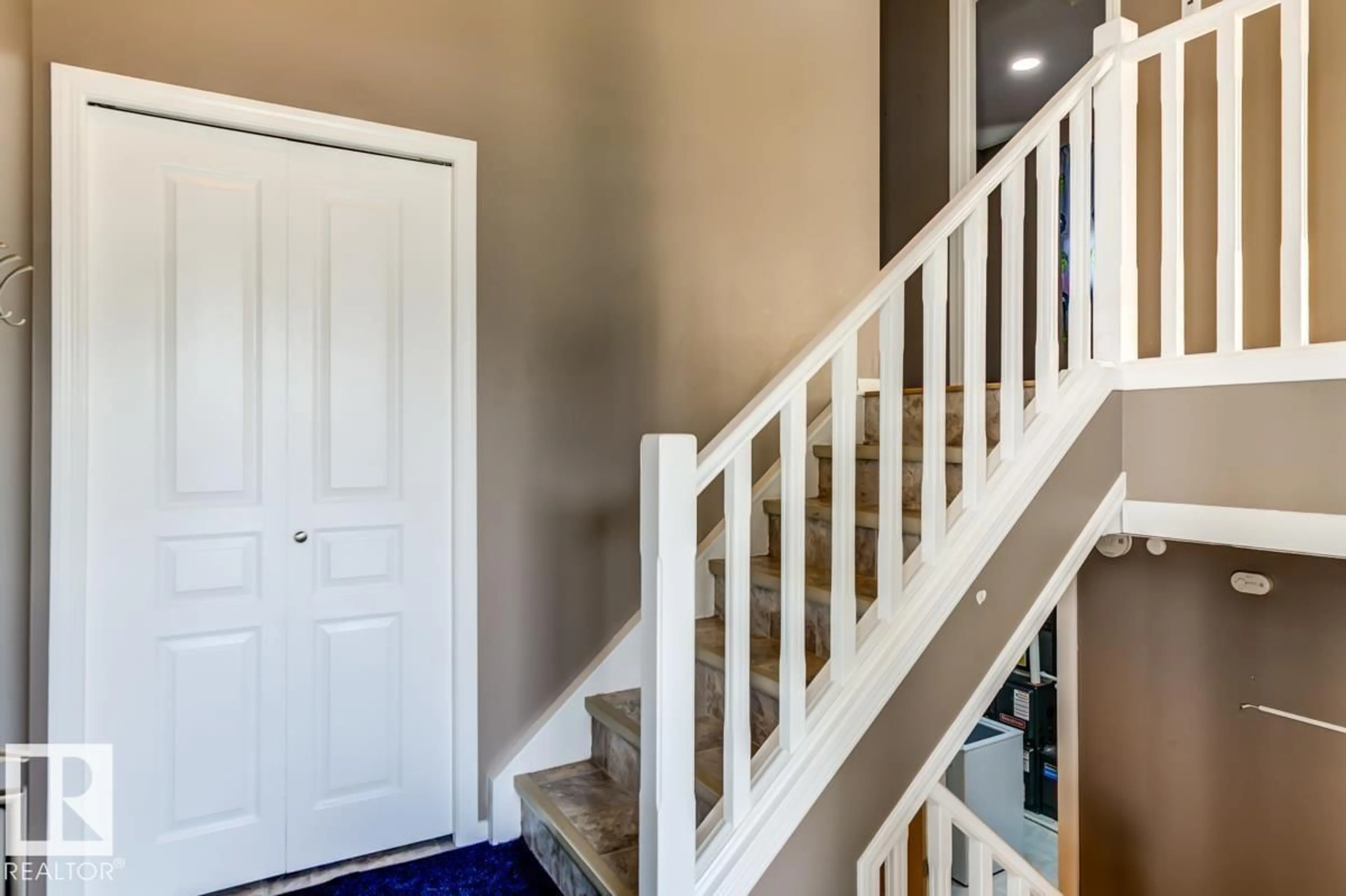 Indoor entryway for 17703 90 ST, Edmonton Alberta T5Z0A2