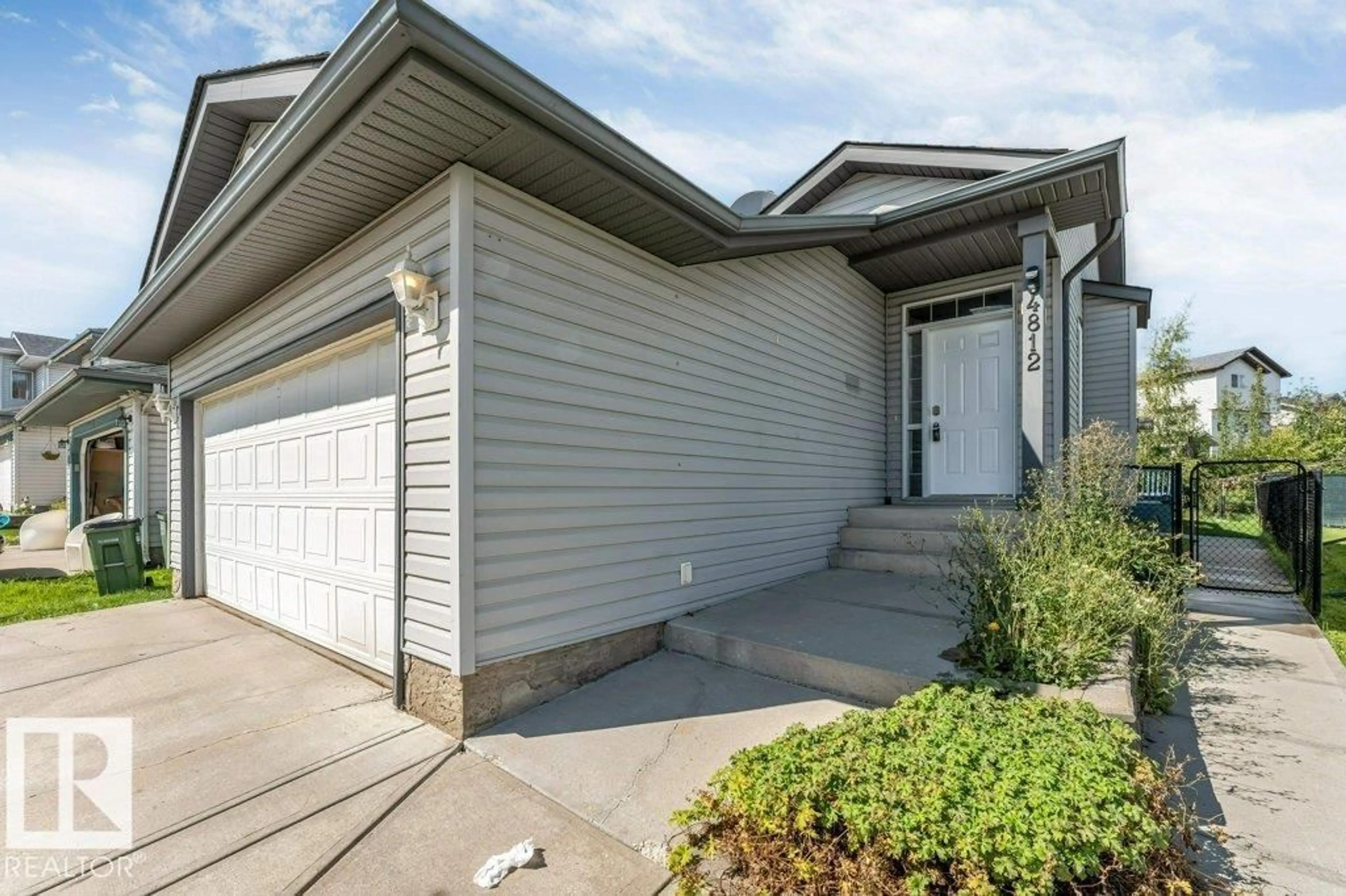 Home with vinyl exterior material, street for 4812 148 AV, Edmonton Alberta T5T2X1