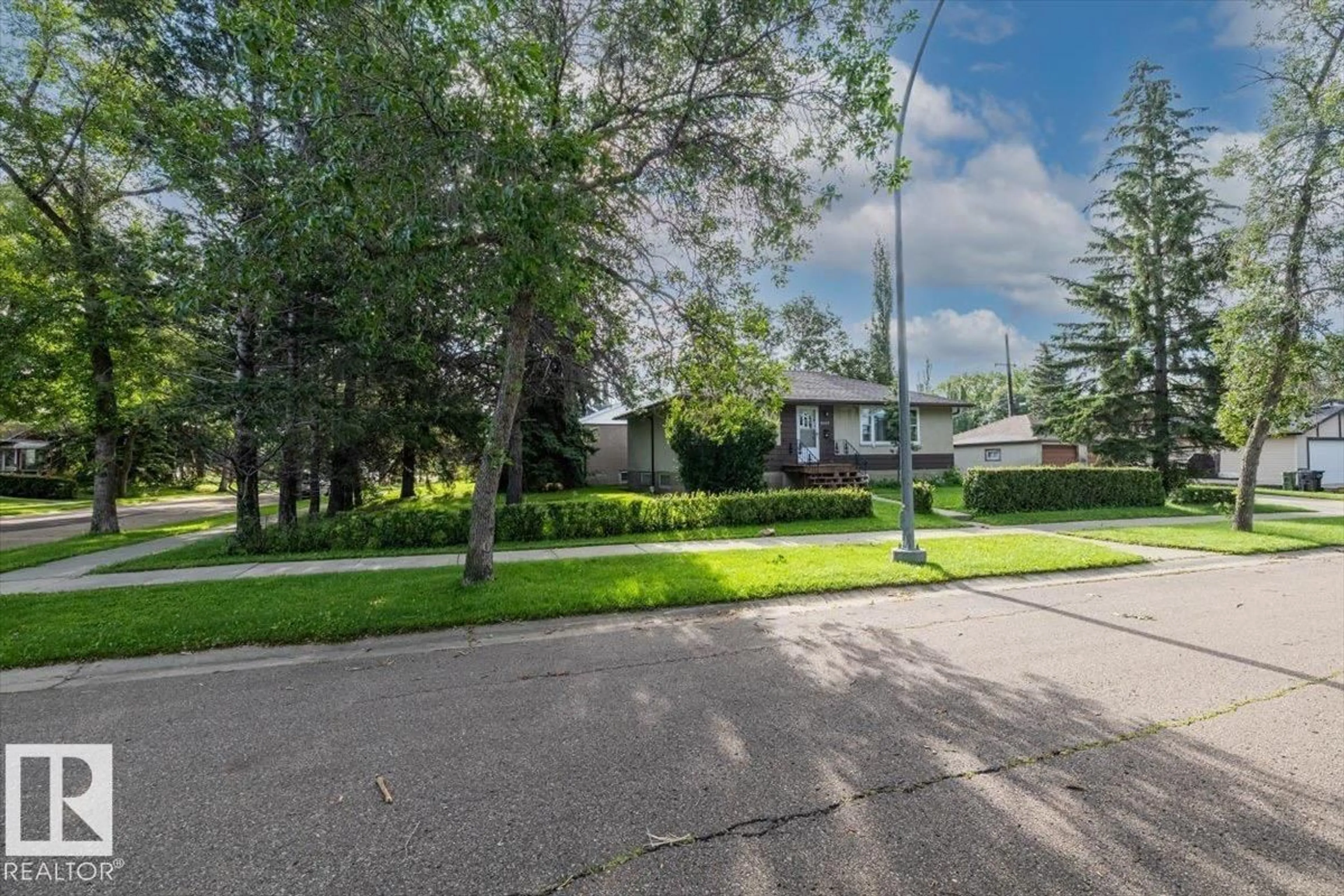 Unknown for 11049 145 ST, Edmonton Alberta T5N2Y7