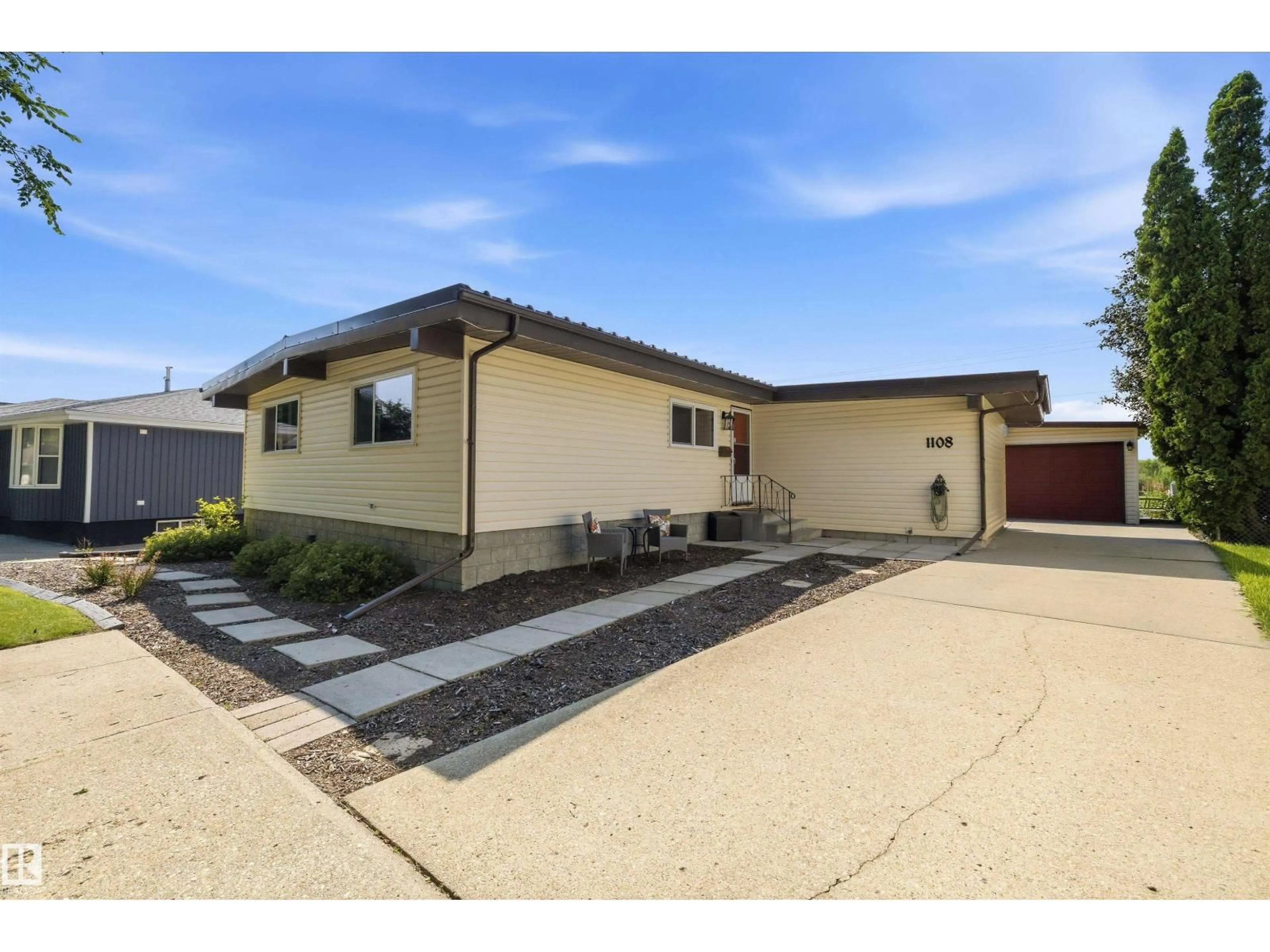 Unknown for 1108 MOYER DR, Sherwood Park Alberta T8A1E6