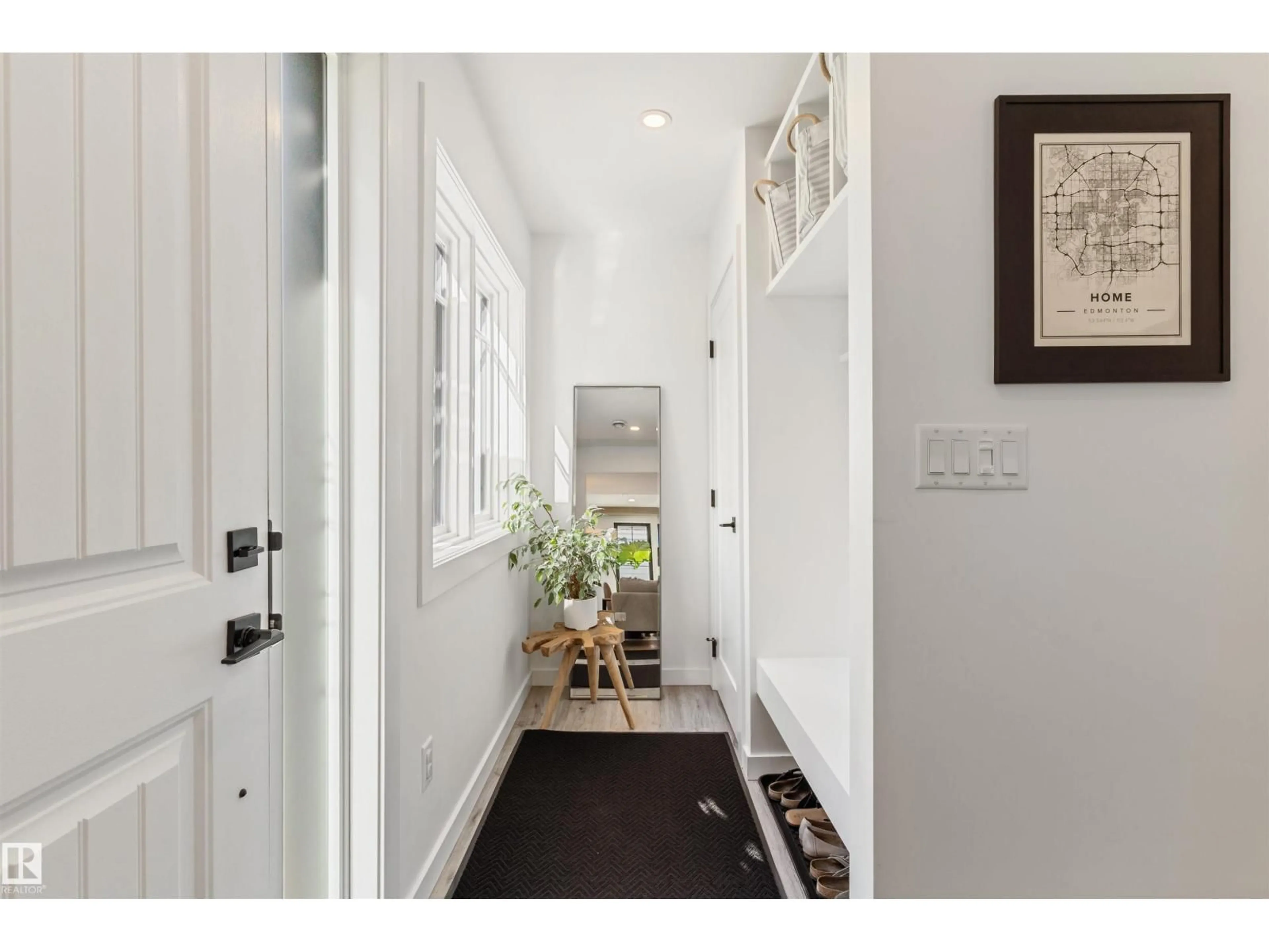 Indoor entryway for 9342 74 AV, Edmonton Alberta T6E1E2