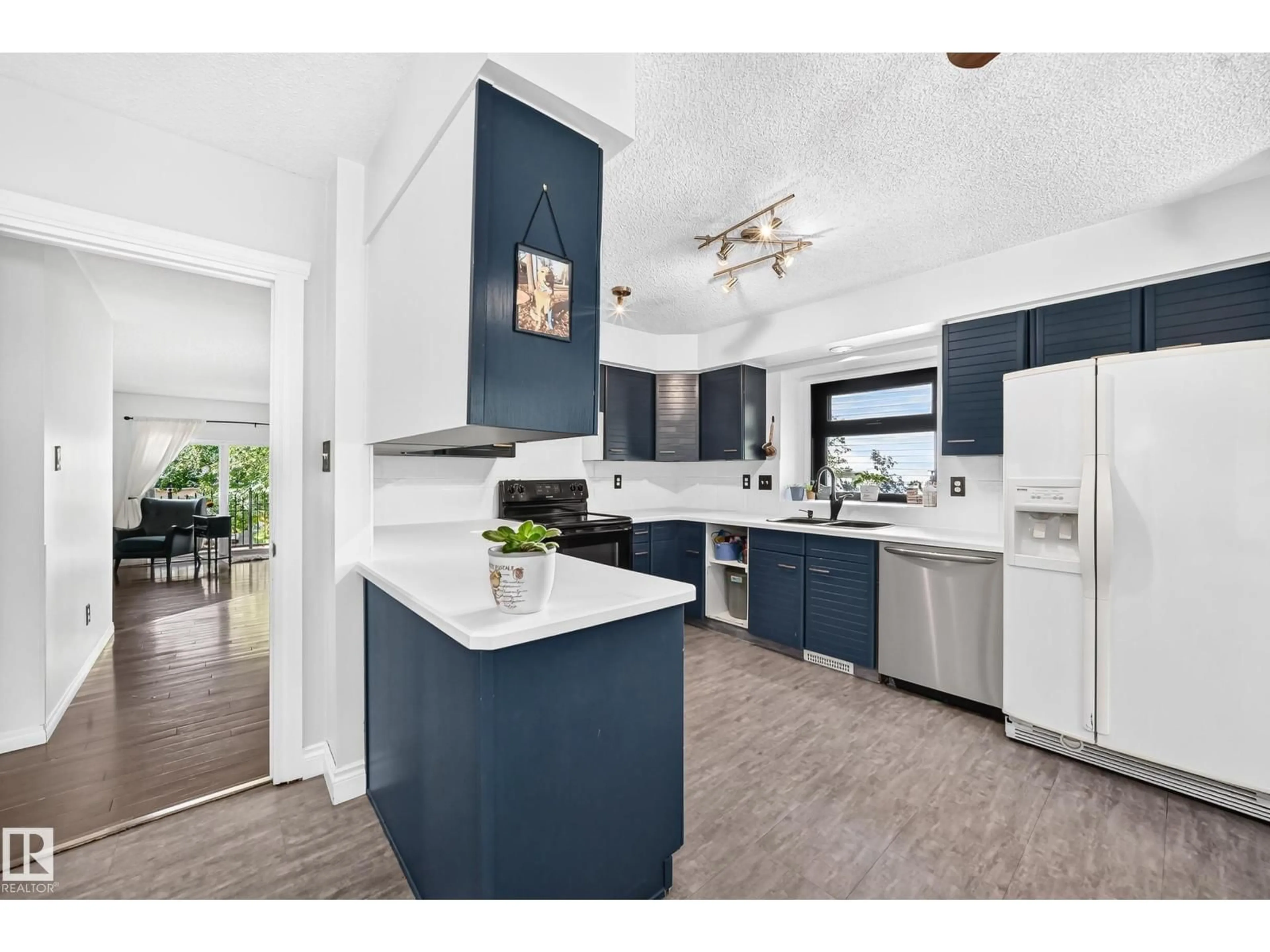 Open concept kitchen, unknown for 29 WINDERMERE CR, St. Albert Alberta T8N3P1