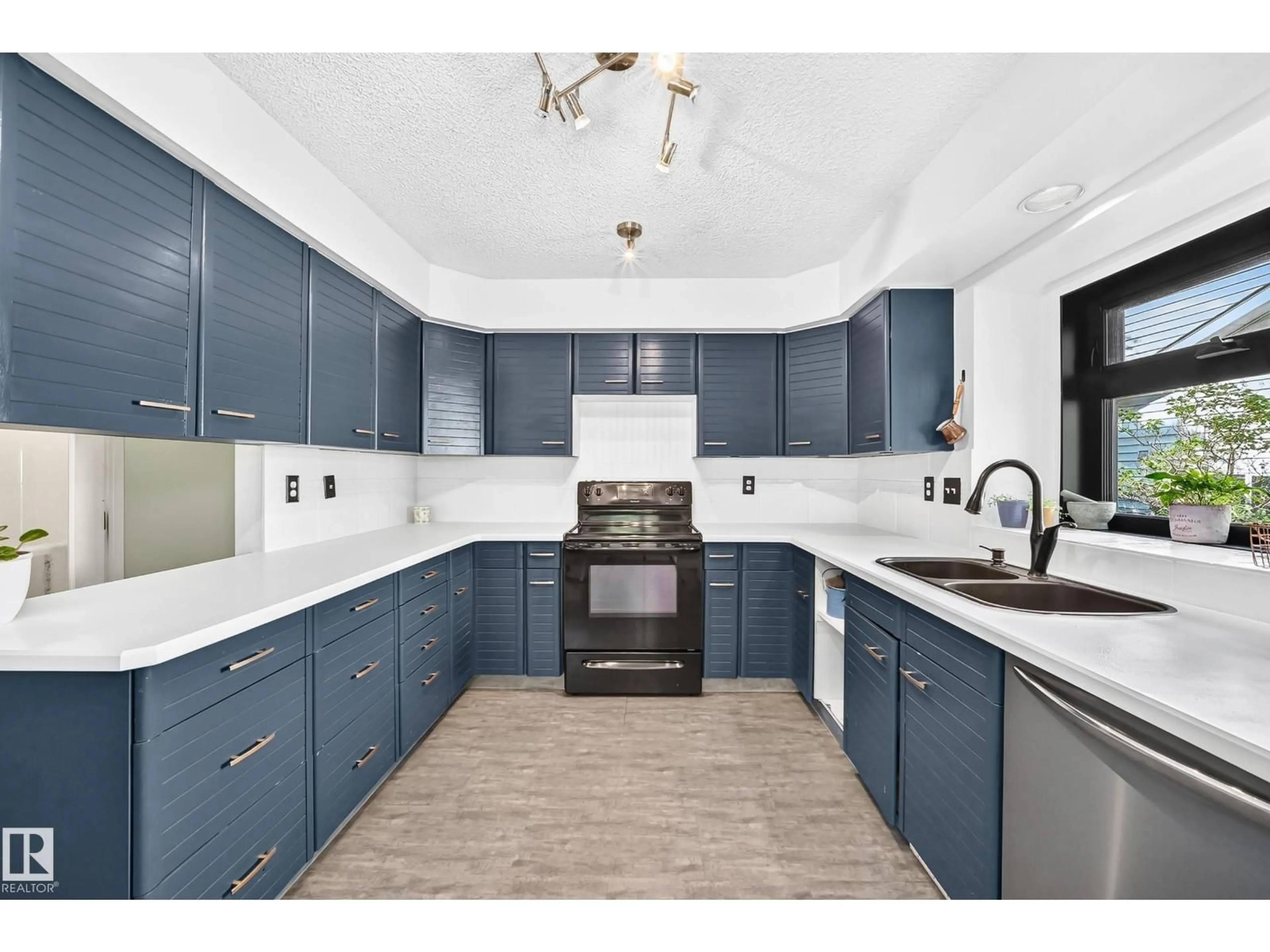Open concept kitchen, ceramic/tile floor for 29 WINDERMERE CR, St. Albert Alberta T8N3P1