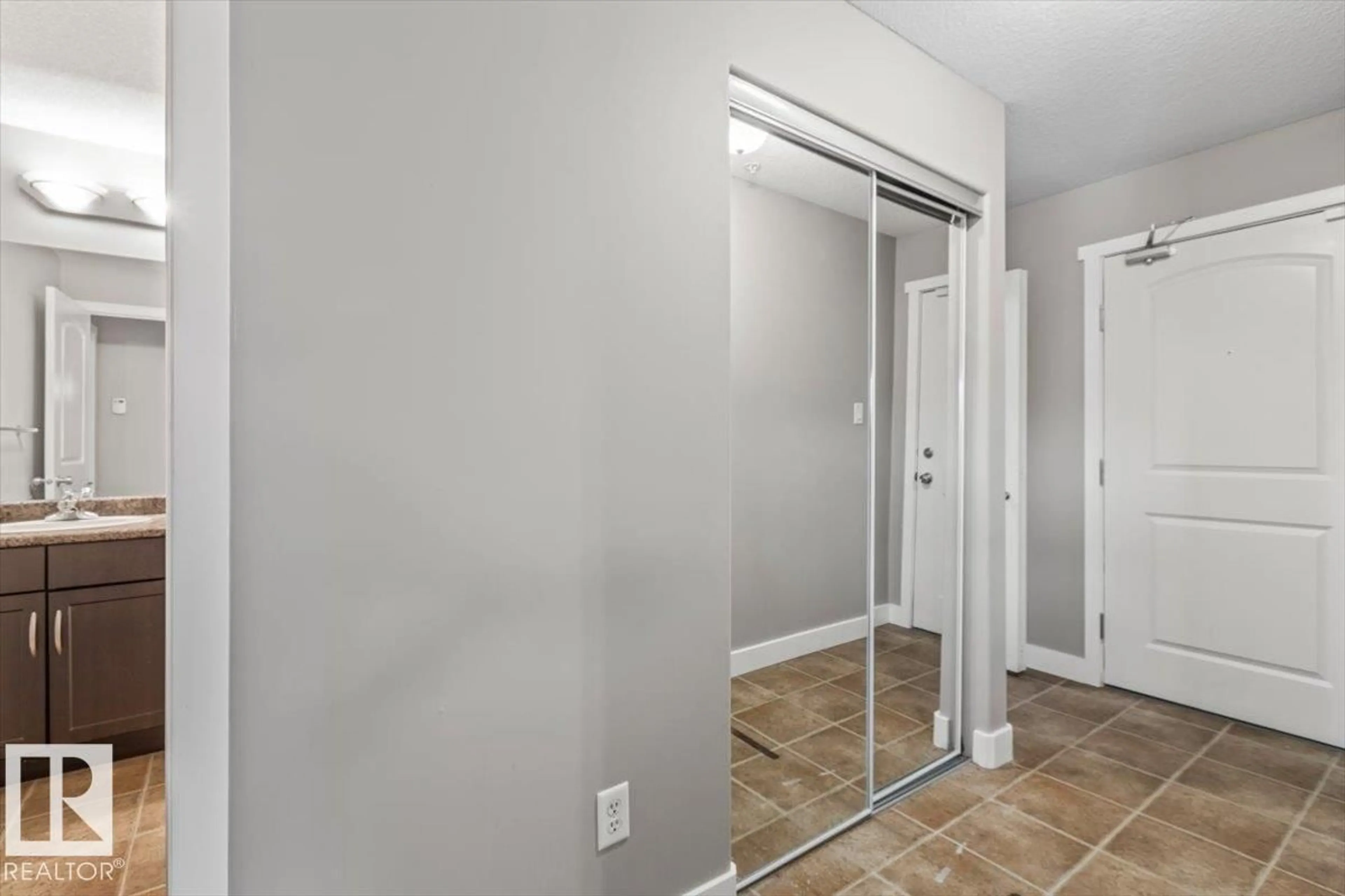 Indoor entryway for 116 9910 107 ST, Morinville Alberta T8R0A3