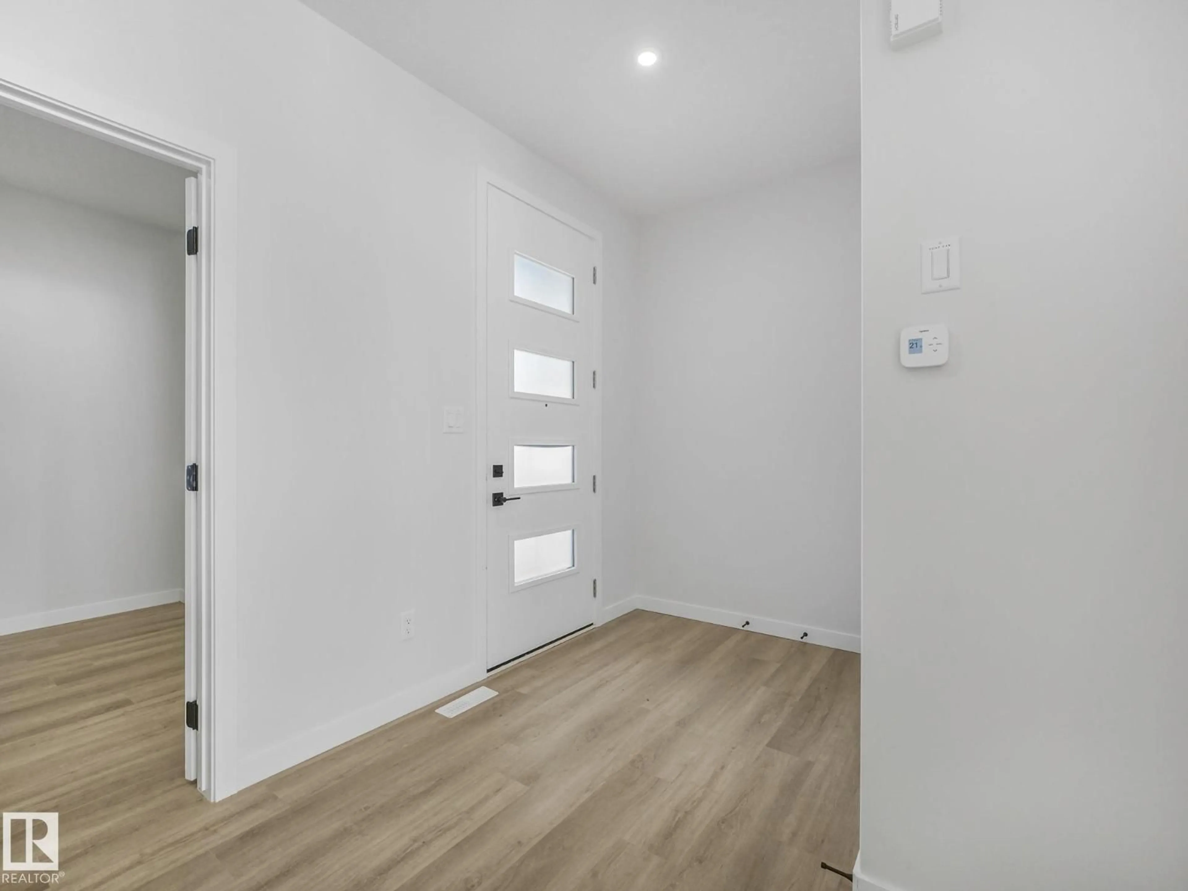 Indoor entryway for 239 KINGLET BOULEVARD, Edmonton Alberta T5S0S6