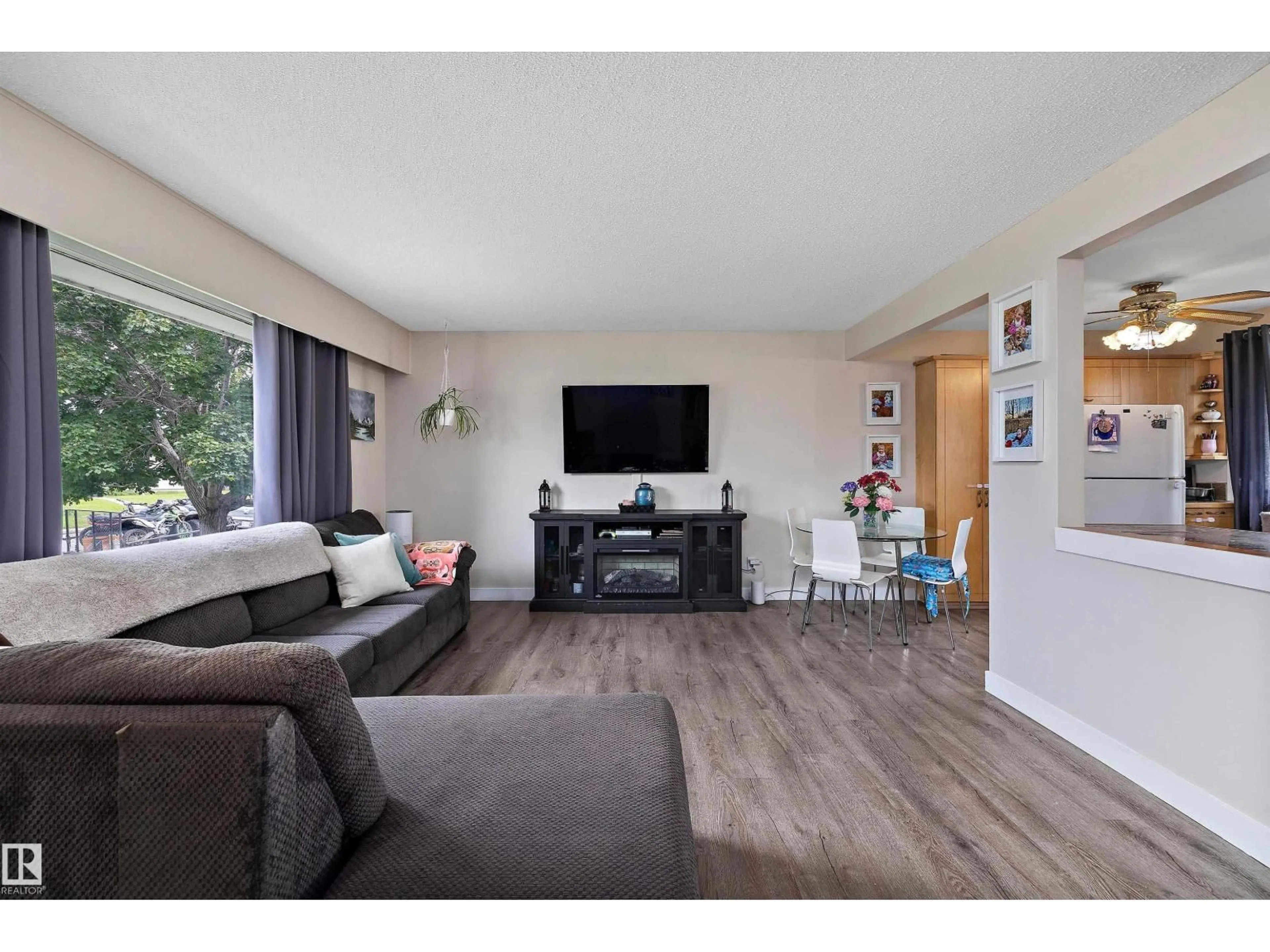 Living room with furniture, wood/laminate floor for 14220 58 ST, Edmonton Alberta T5A1N4