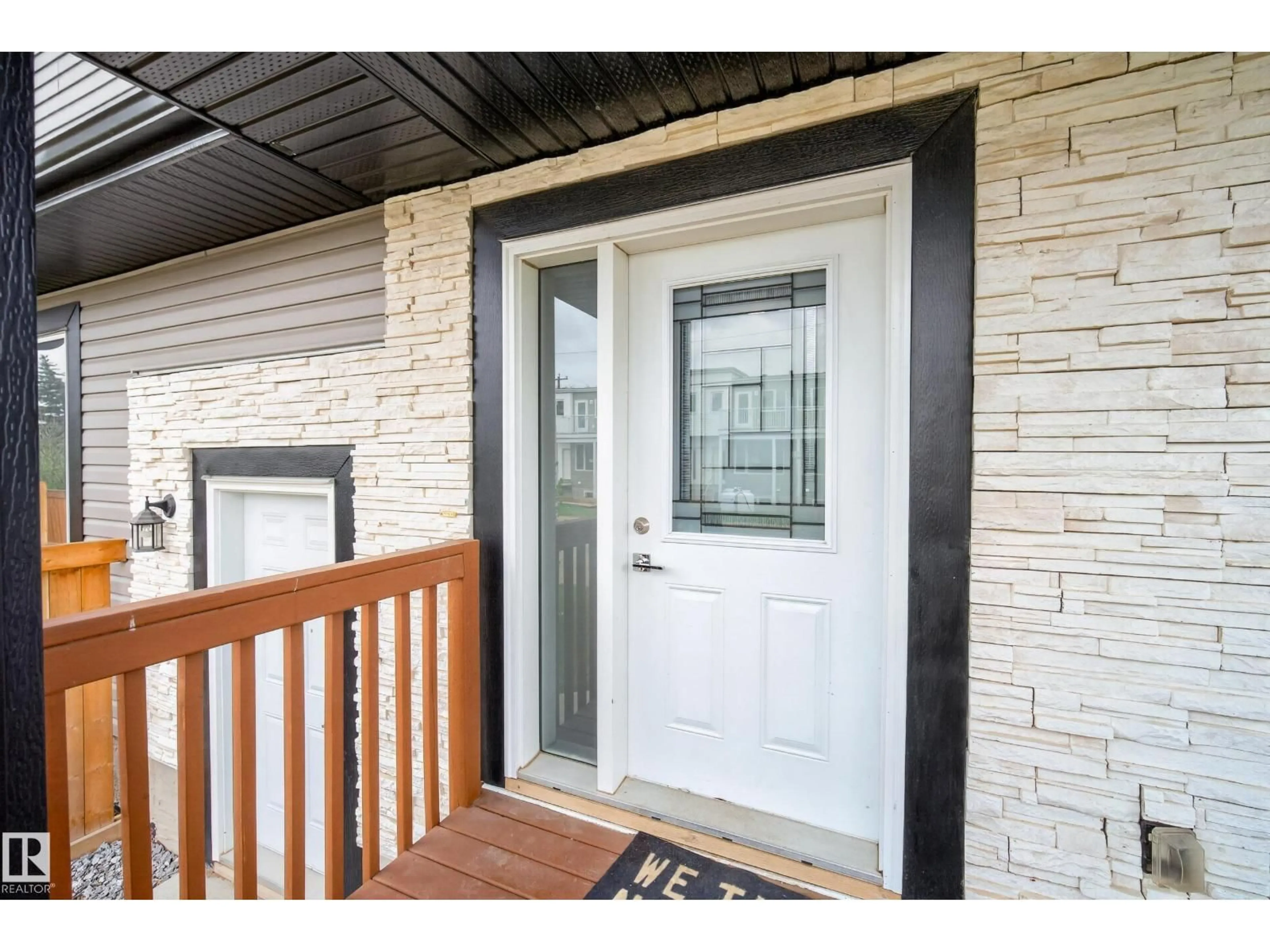 Indoor entryway for 14921 90 AV, Edmonton Alberta T5R1E6