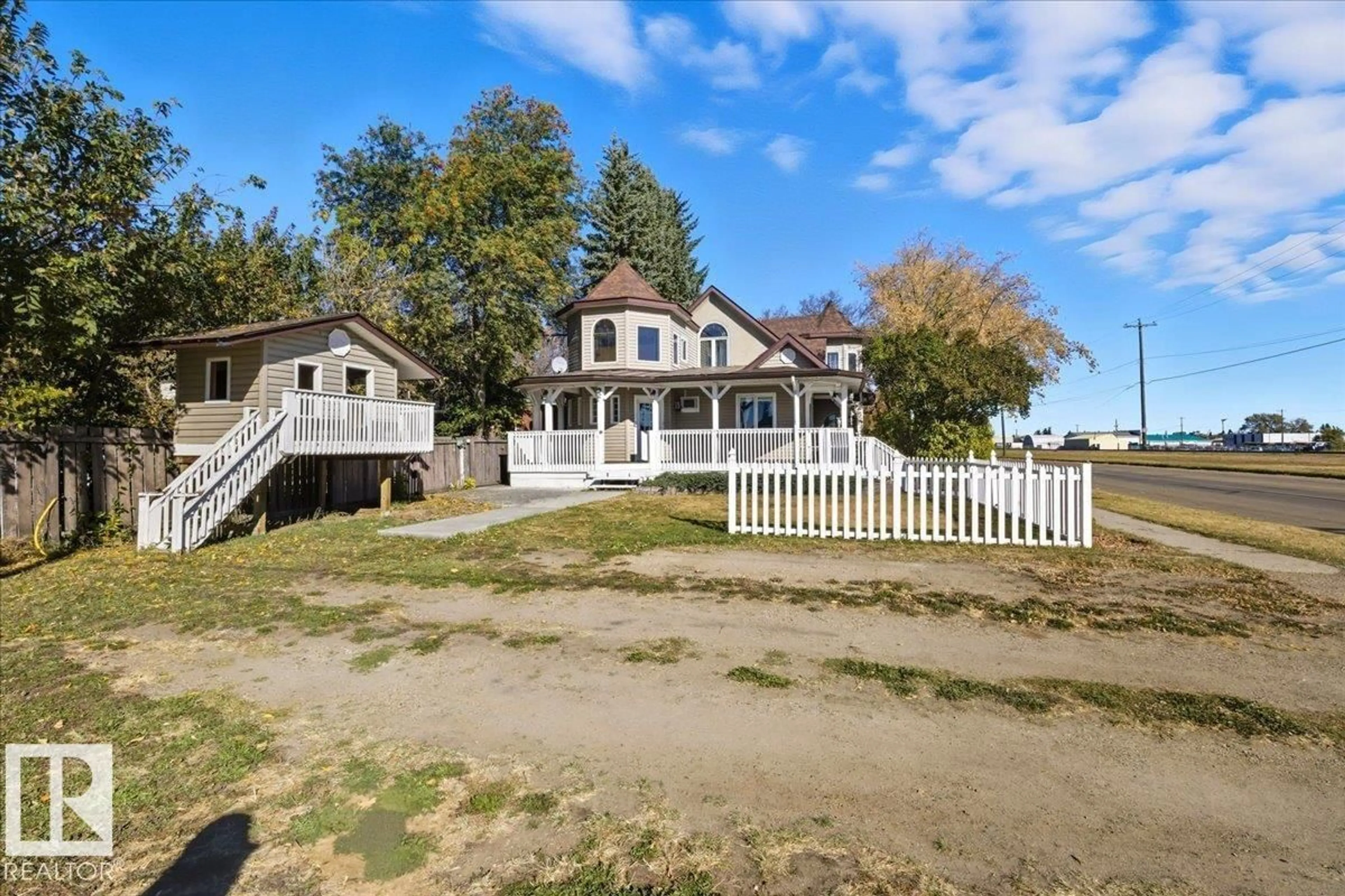 A pic from outside/outdoor area/front of a property/back of a property/a pic from drone, water/lake/river/ocean view for 5001 42 AV, Wetaskiwin Alberta T9A0B5