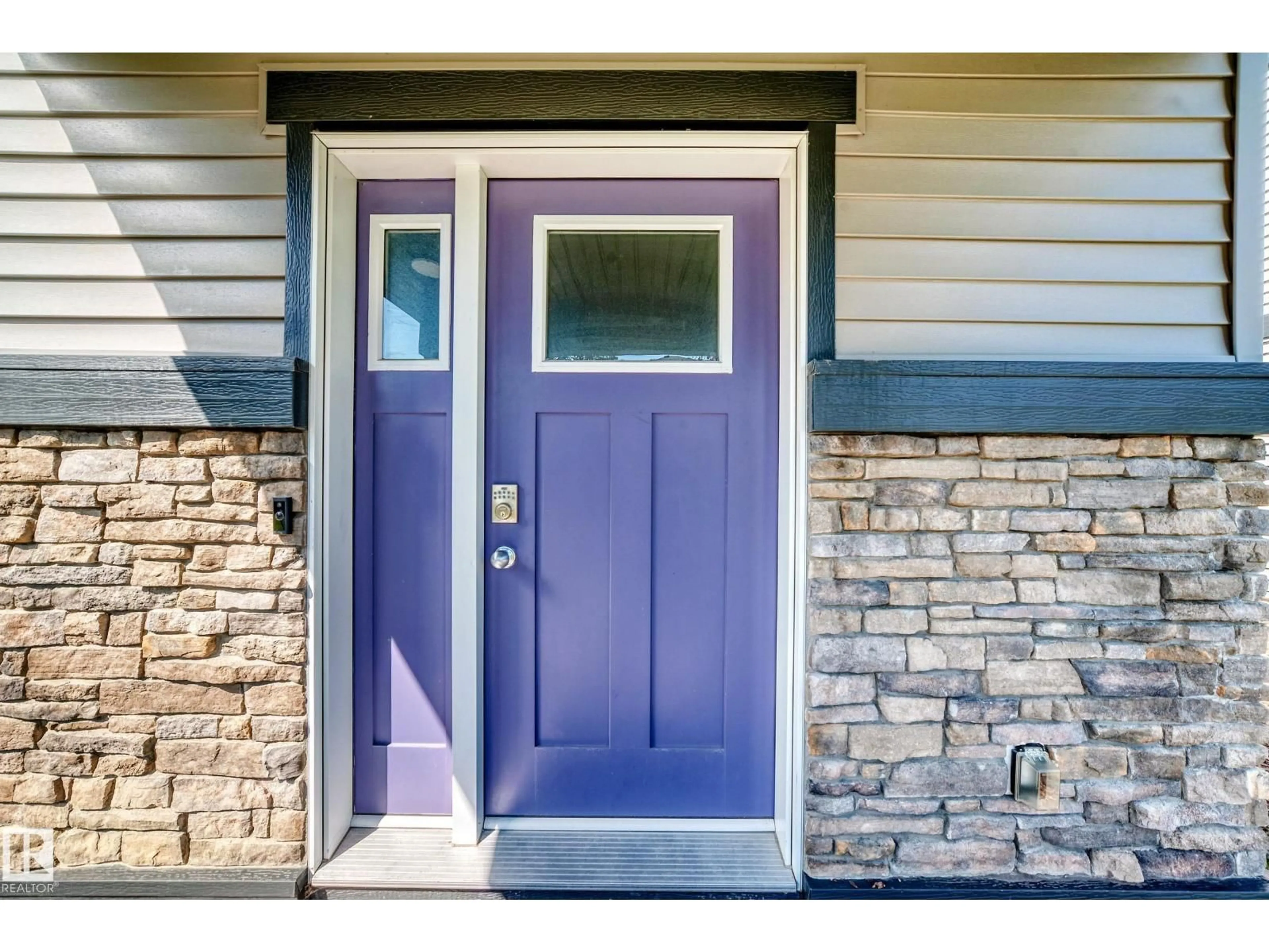 Indoor entryway for 95 - 1530 TAMARACK BV, Edmonton Alberta T6T2E6