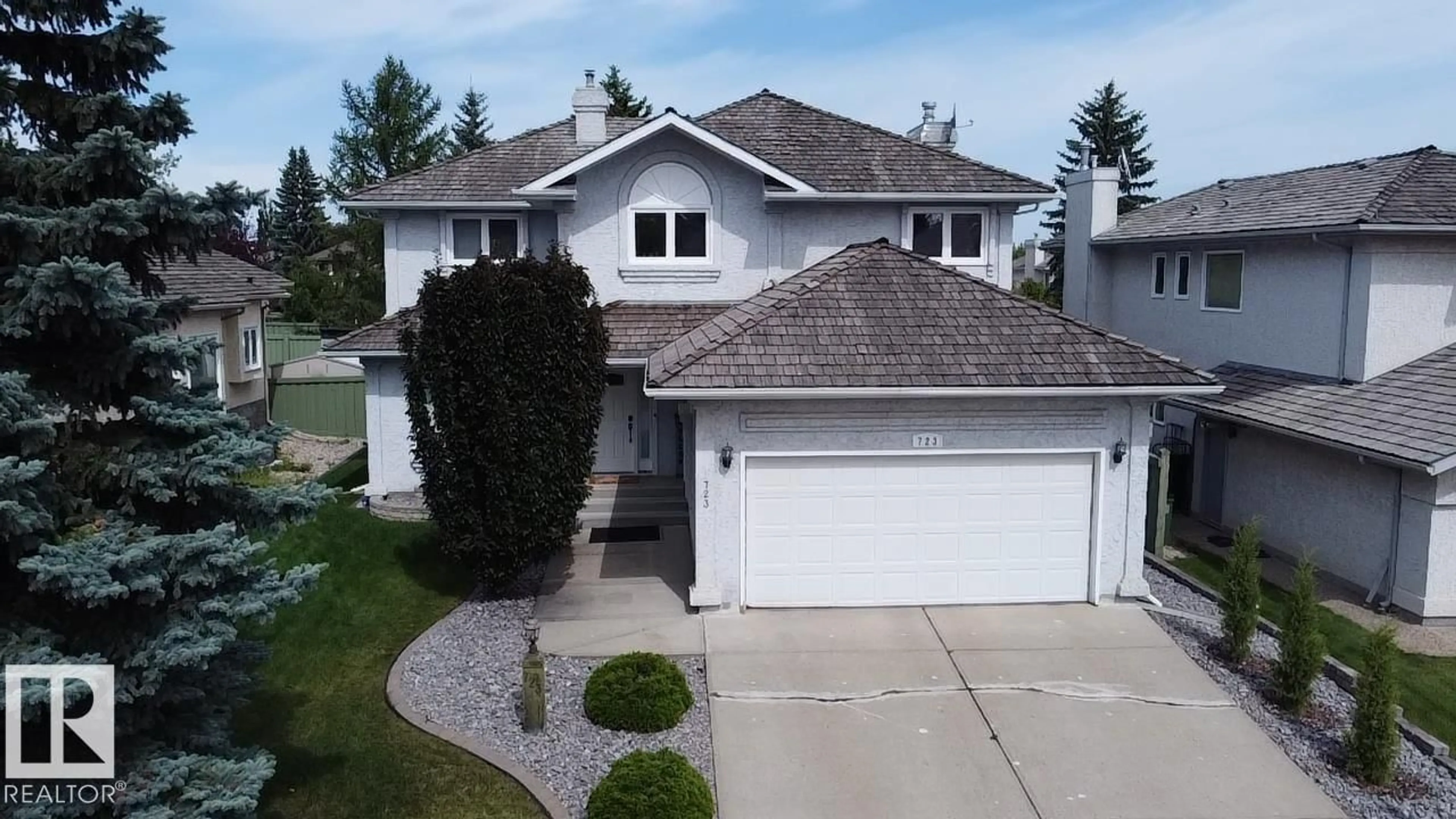 A pic from outside/outdoor area/front of a property/back of a property/a pic from drone, street for 723 WELLS WD, Edmonton Alberta T6M2K1