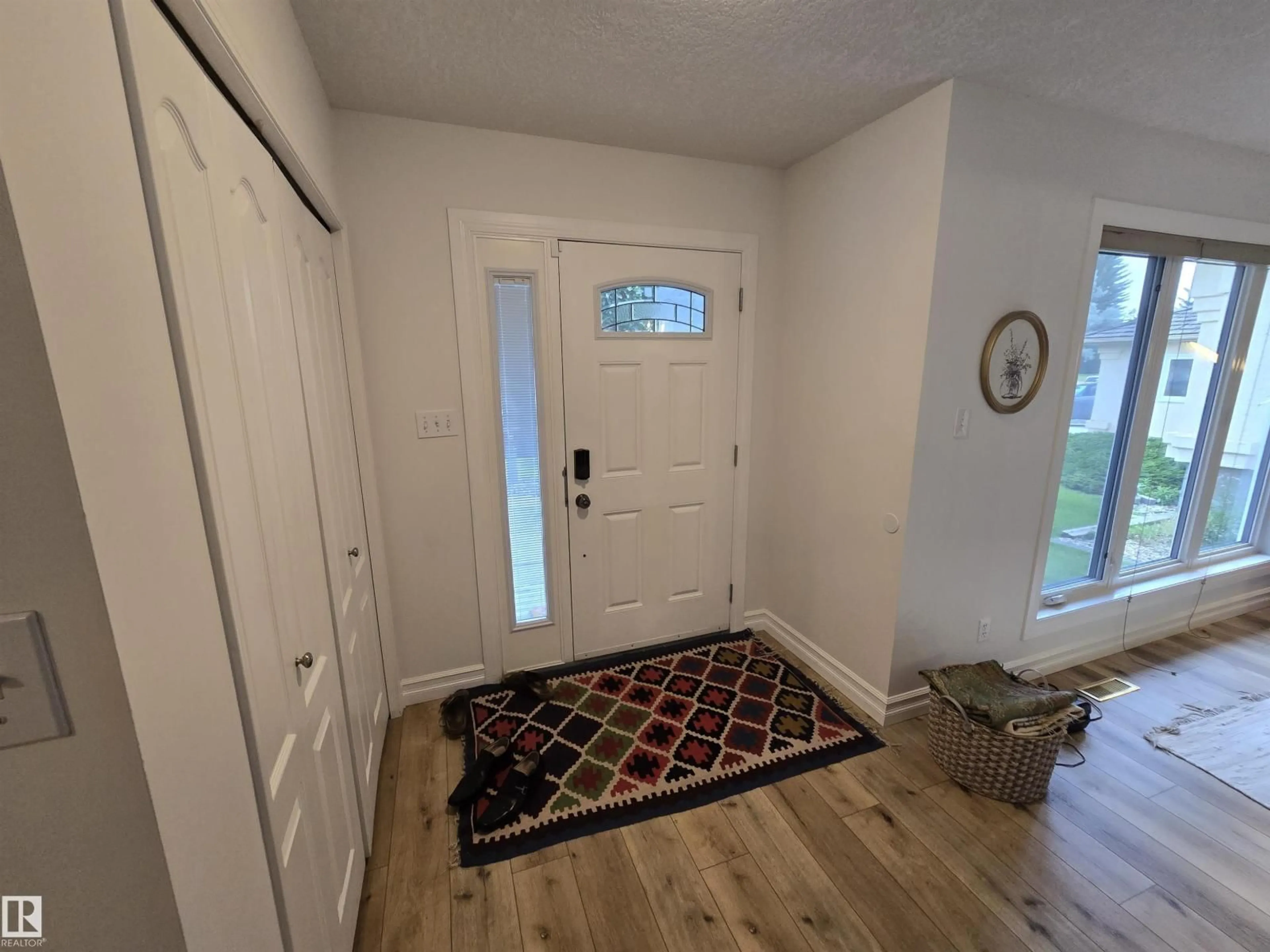 Indoor entryway for 723 WELLS WD, Edmonton Alberta T6M2K1