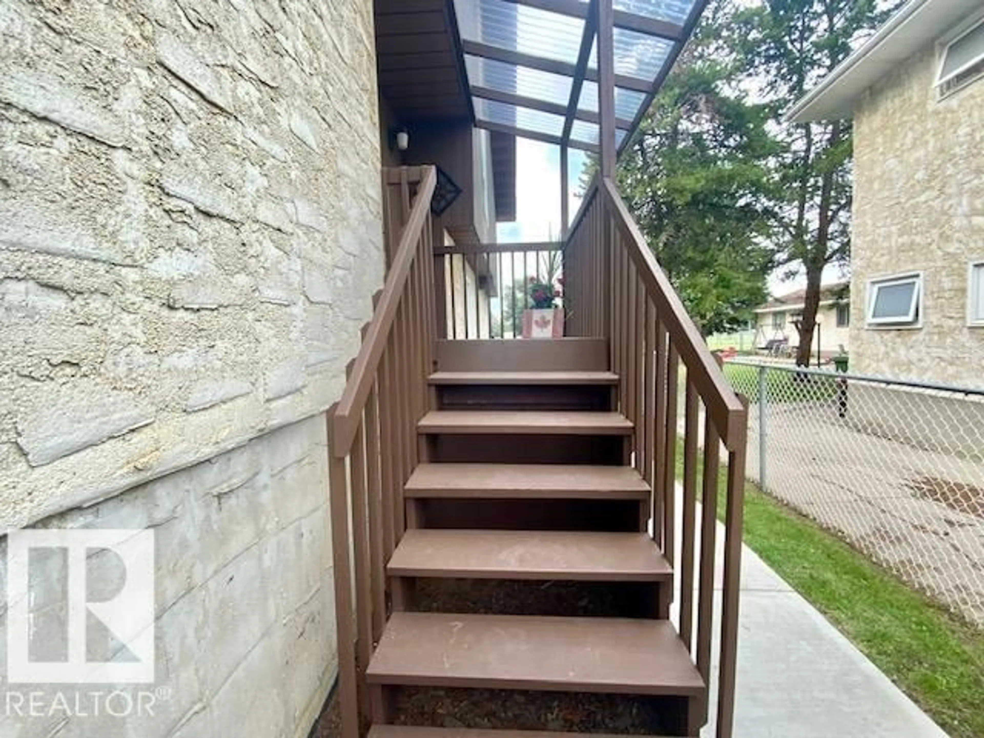 Stairs for 112 CENTENNIAL DR, Wetaskiwin Alberta T9A2J5