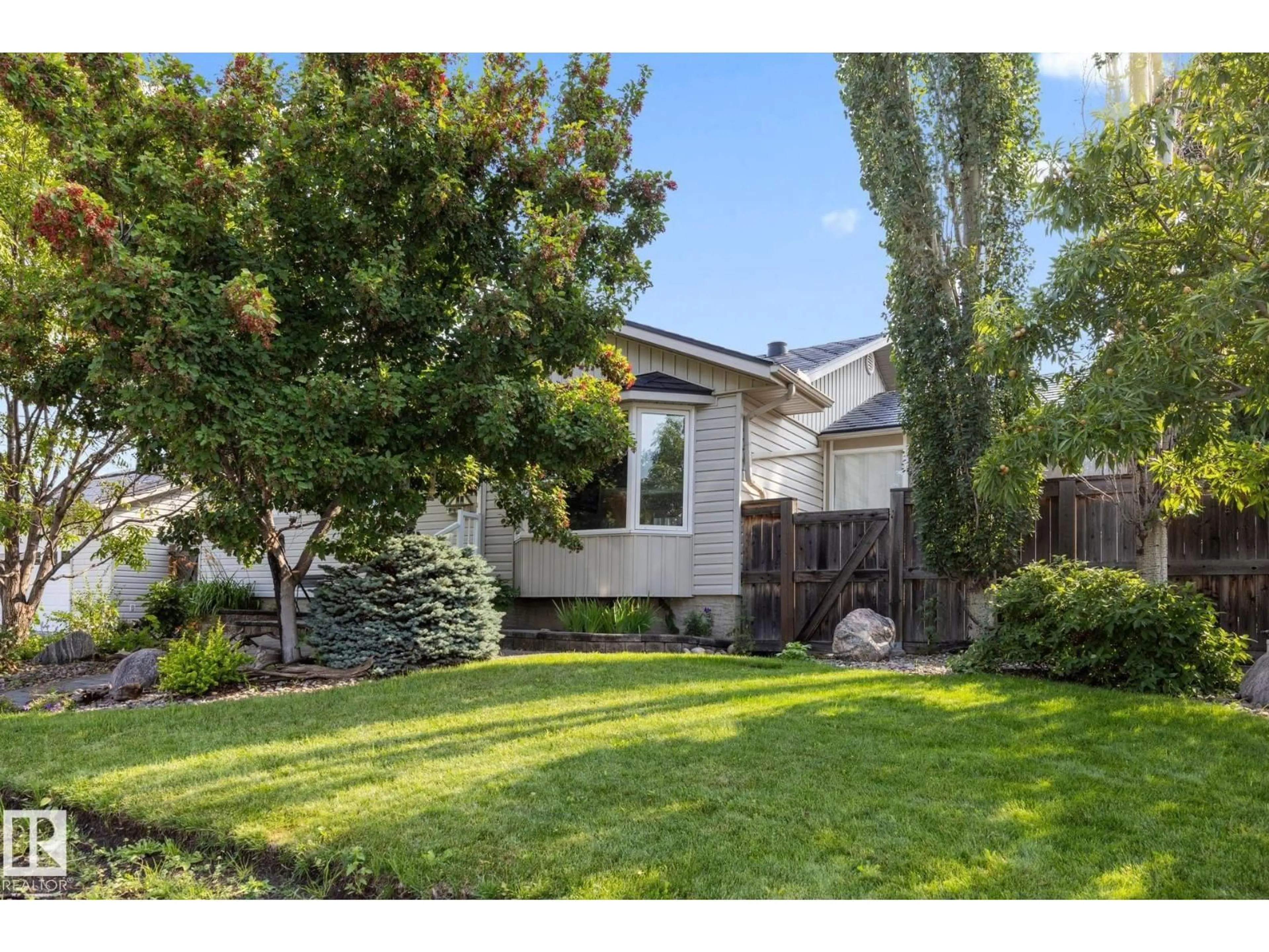 Home with vinyl exterior material, street for 9503 54 ST, Edmonton Alberta T6B1H4