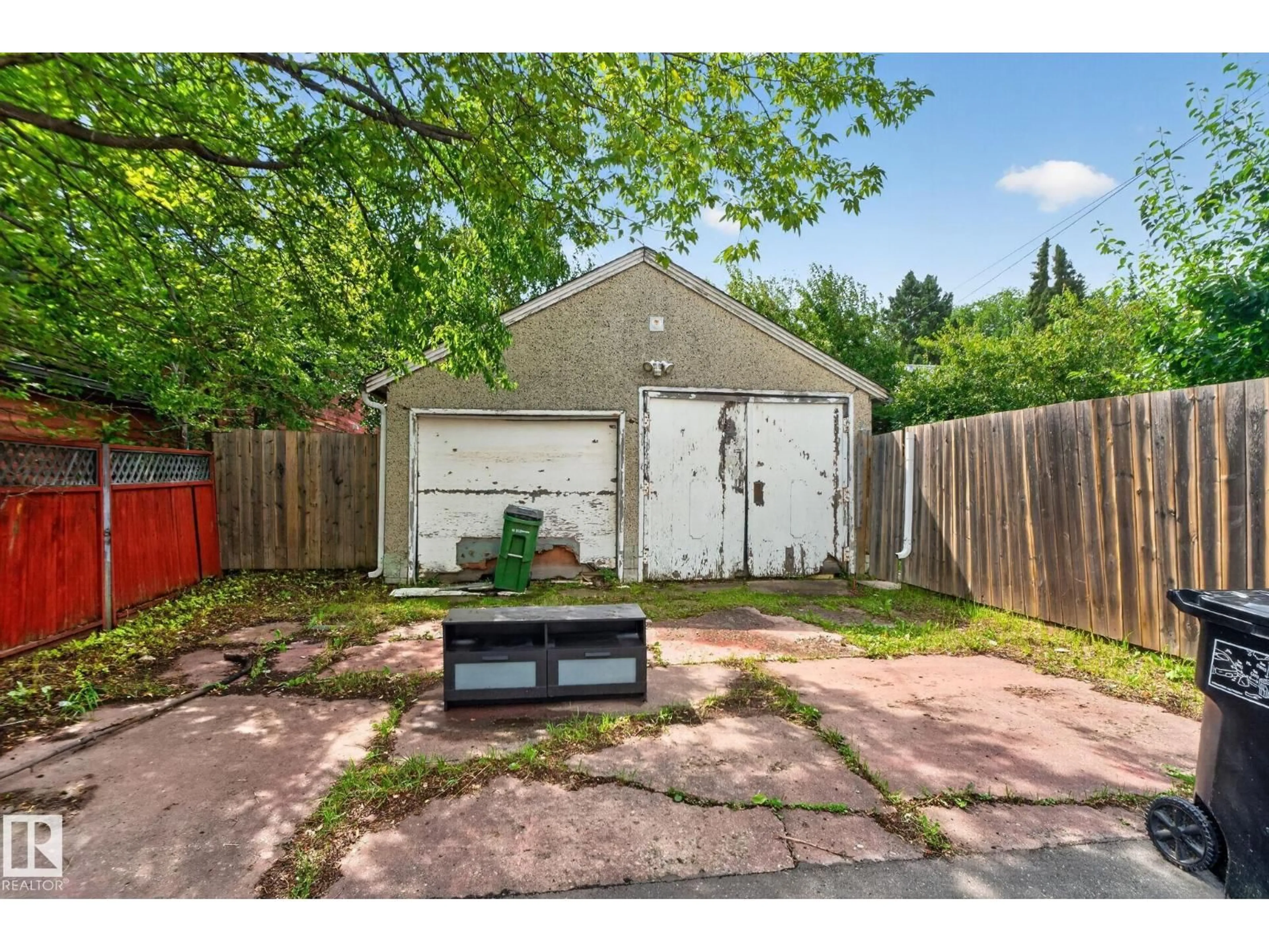Shed for 10508 67 AV, Edmonton Alberta T6H1Z5