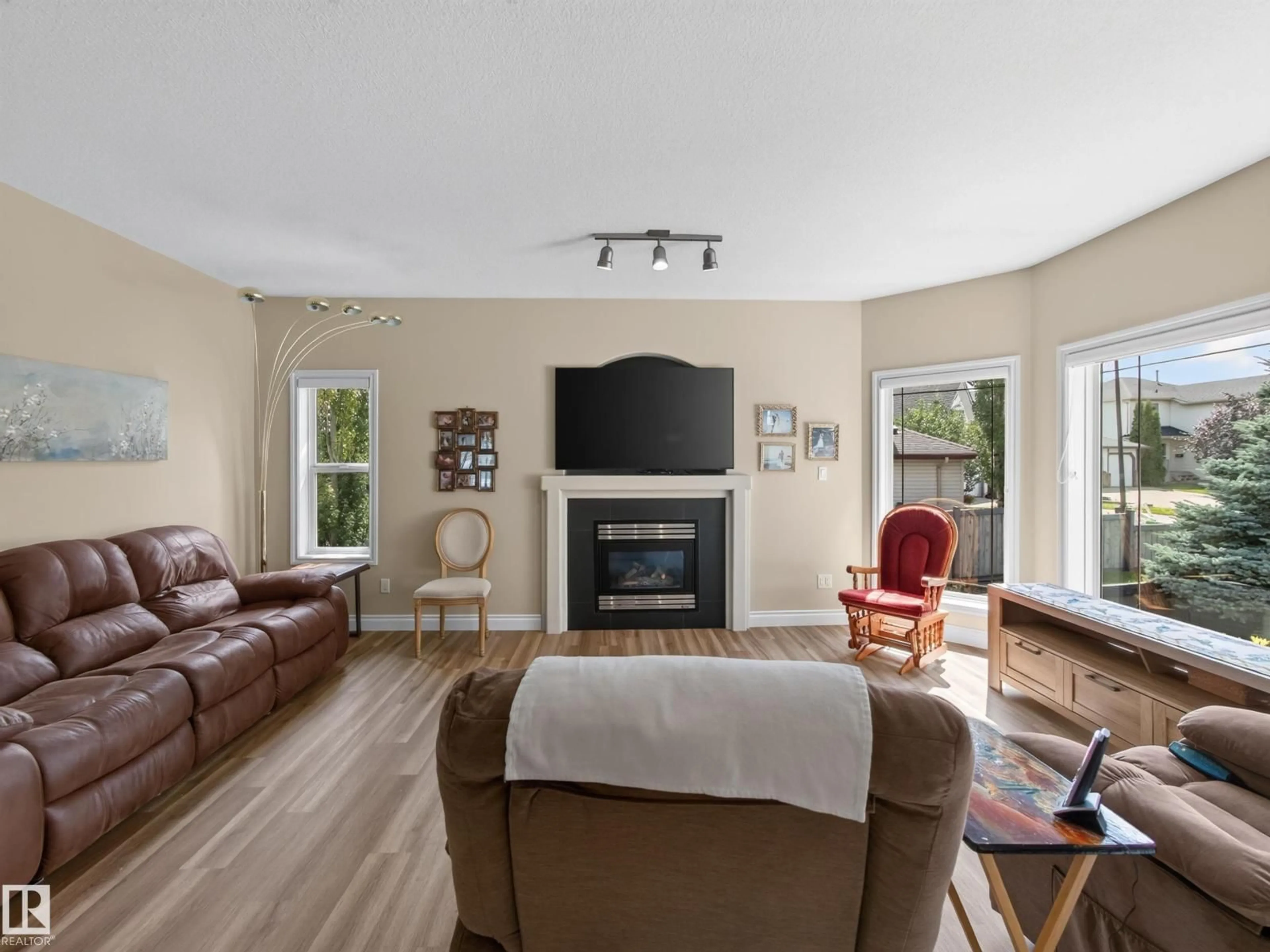 Living room with furniture, unknown for 148 FORREST DR, Sherwood Park Alberta T8A6A8