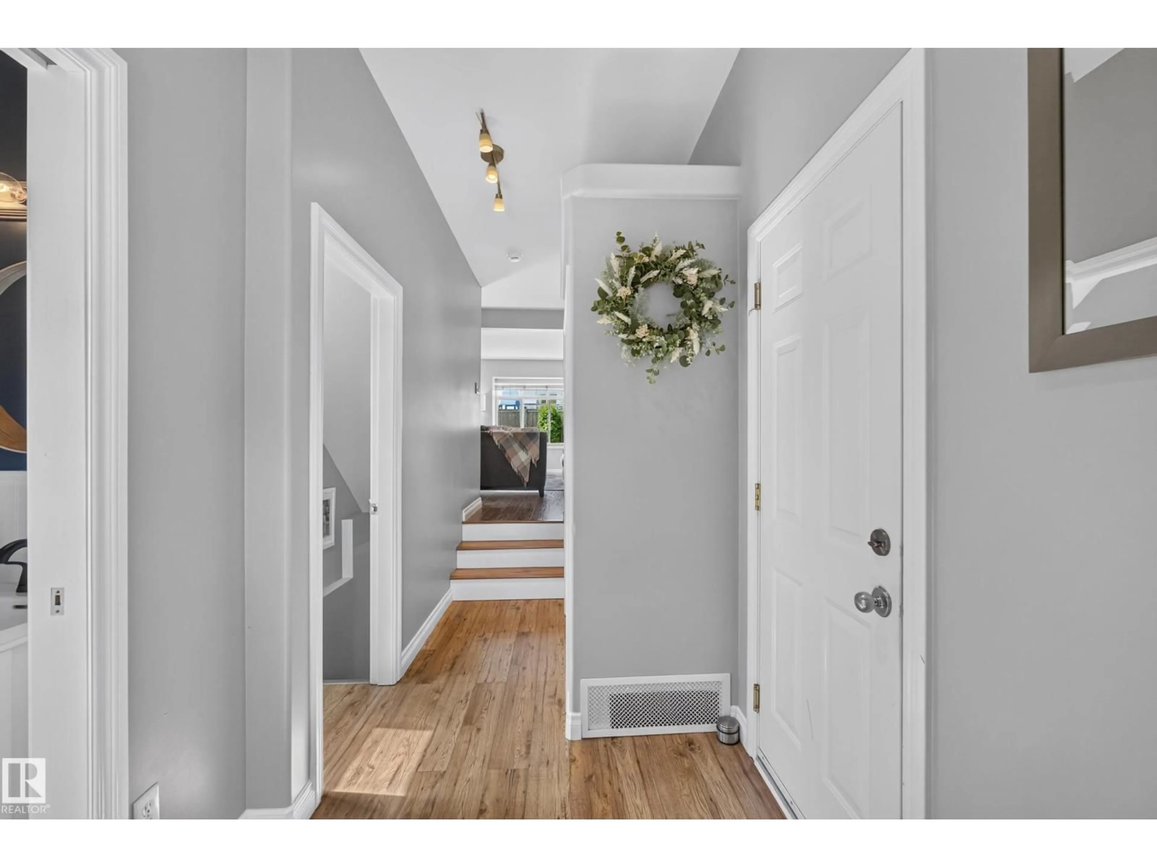 Indoor entryway for #25 - 200 ERIN RIDGE DR, St. Albert Alberta T8N7E2