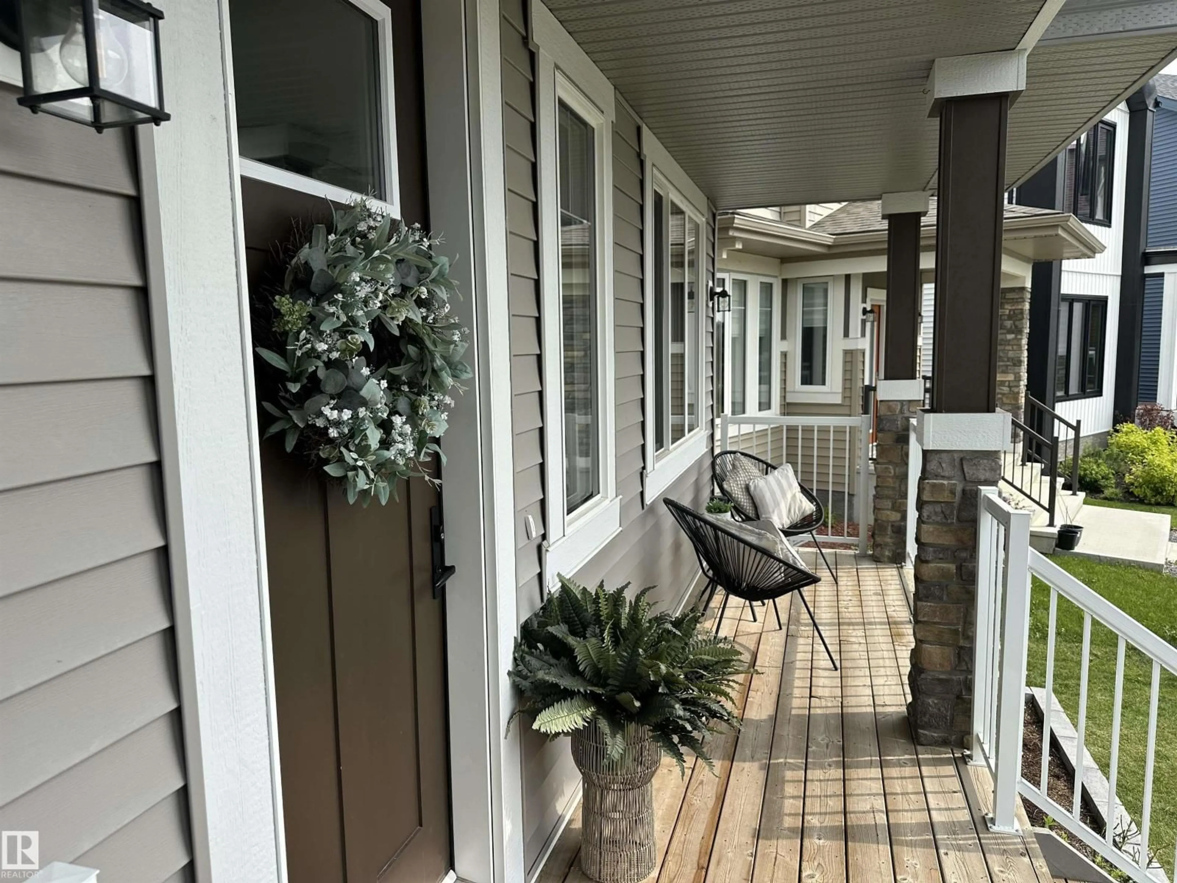 Indoor entryway for 19310 26A AVE, Edmonton Alberta T6M1L2
