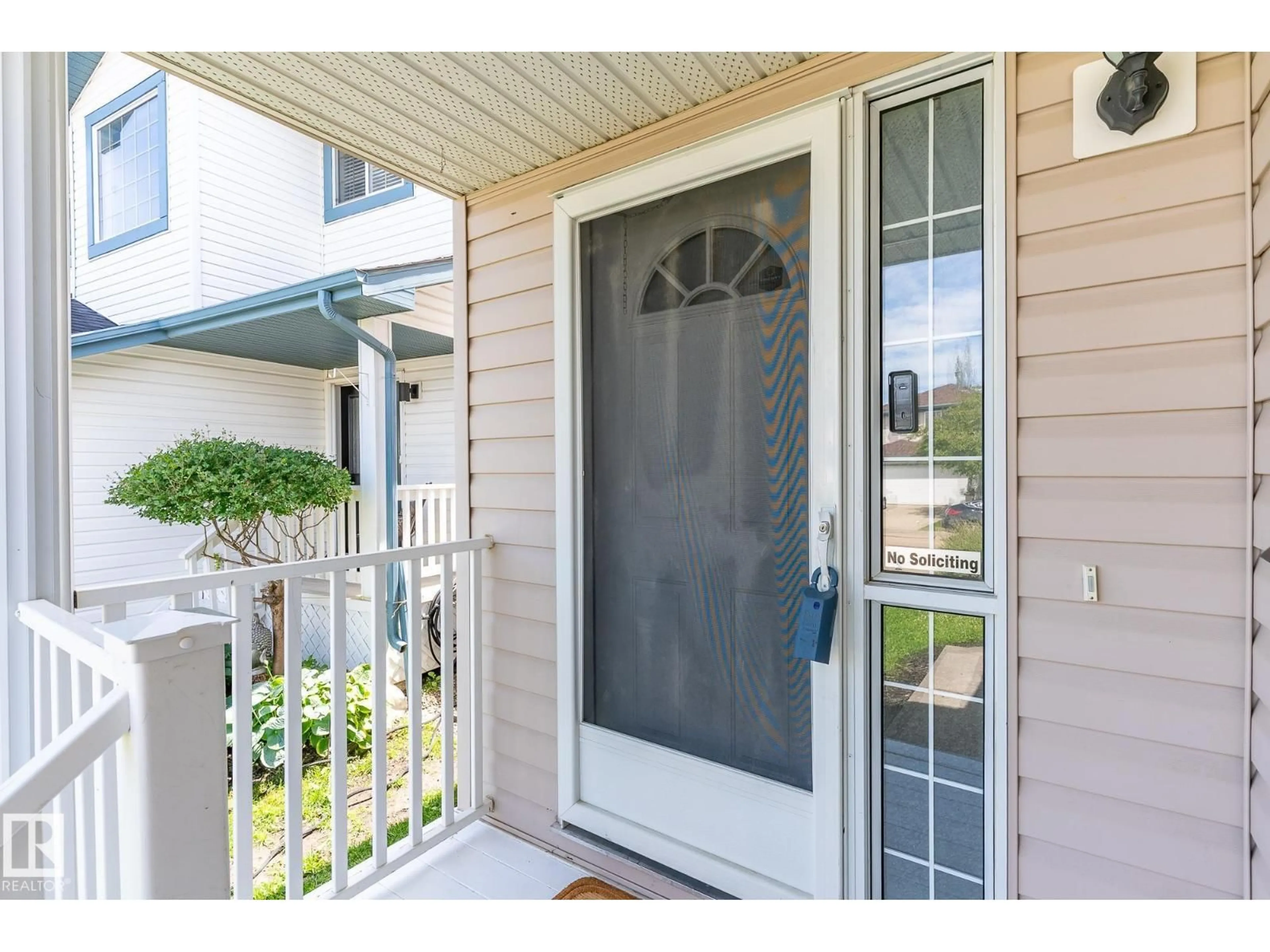 Indoor entryway for 168 WARD CR, Edmonton Alberta T6T1M6