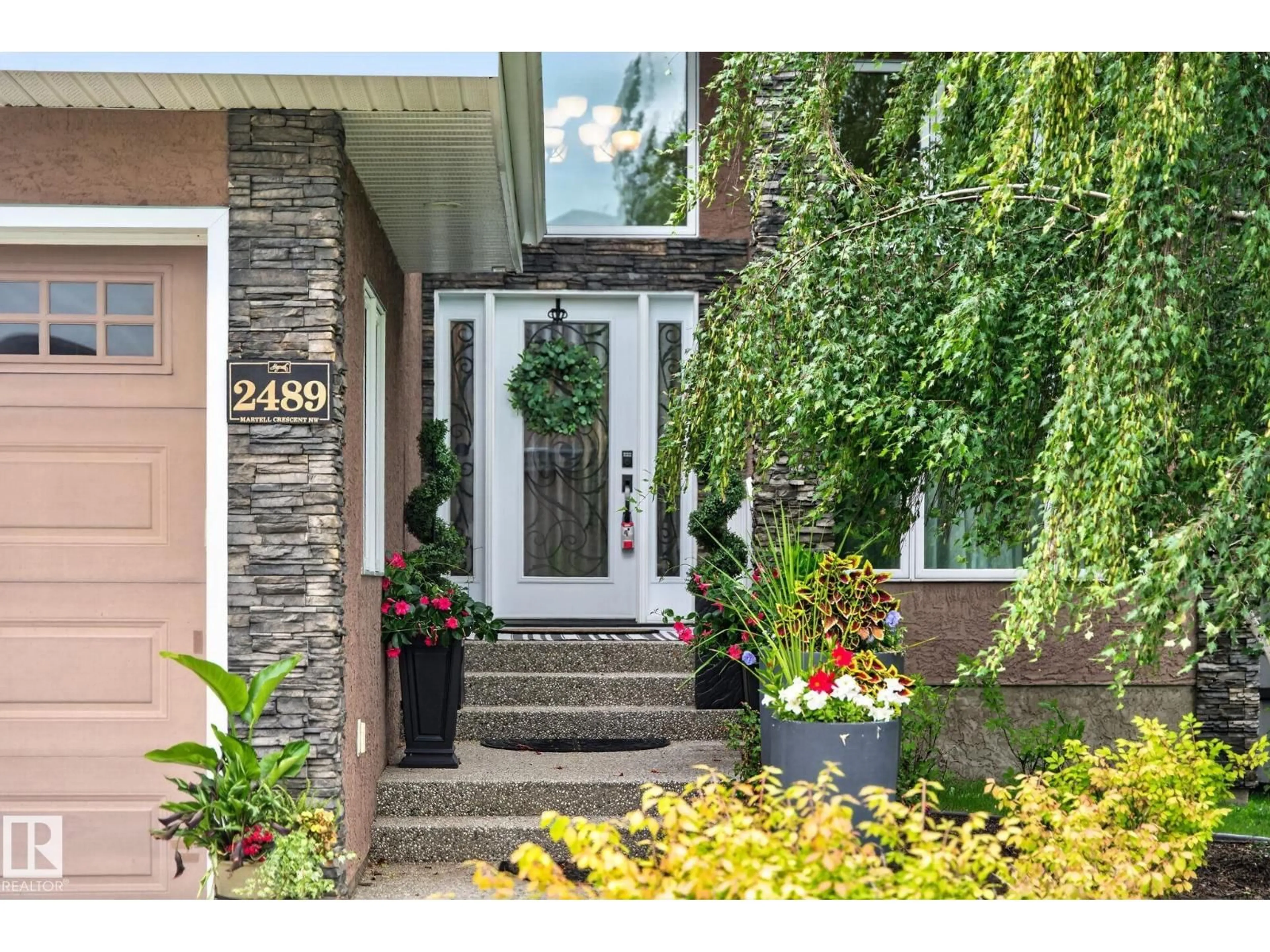 Indoor entryway for 2489 MARTELL CR, Edmonton Alberta T6R0M7