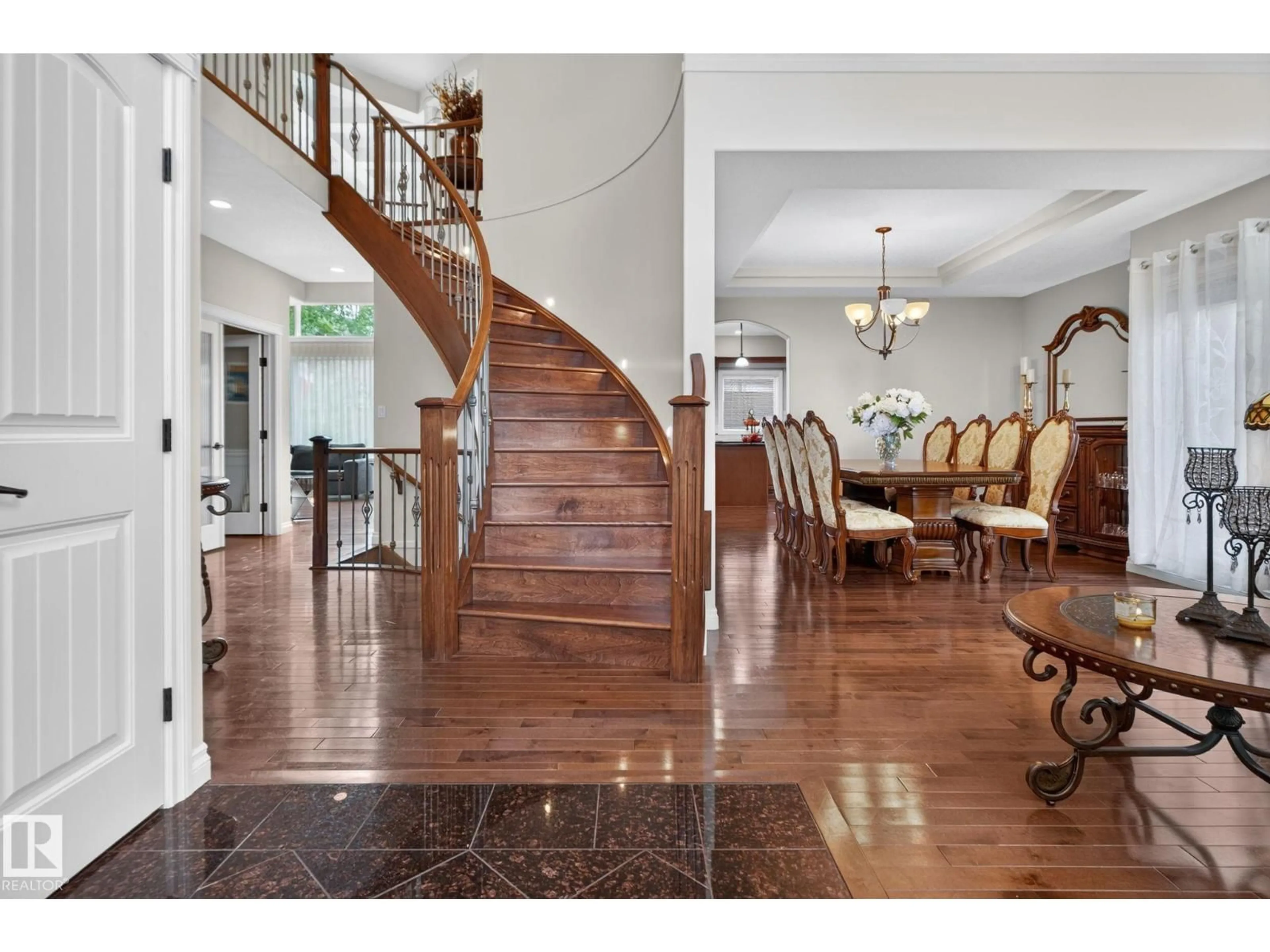 Indoor foyer for 2489 MARTELL CR, Edmonton Alberta T6R0M7
