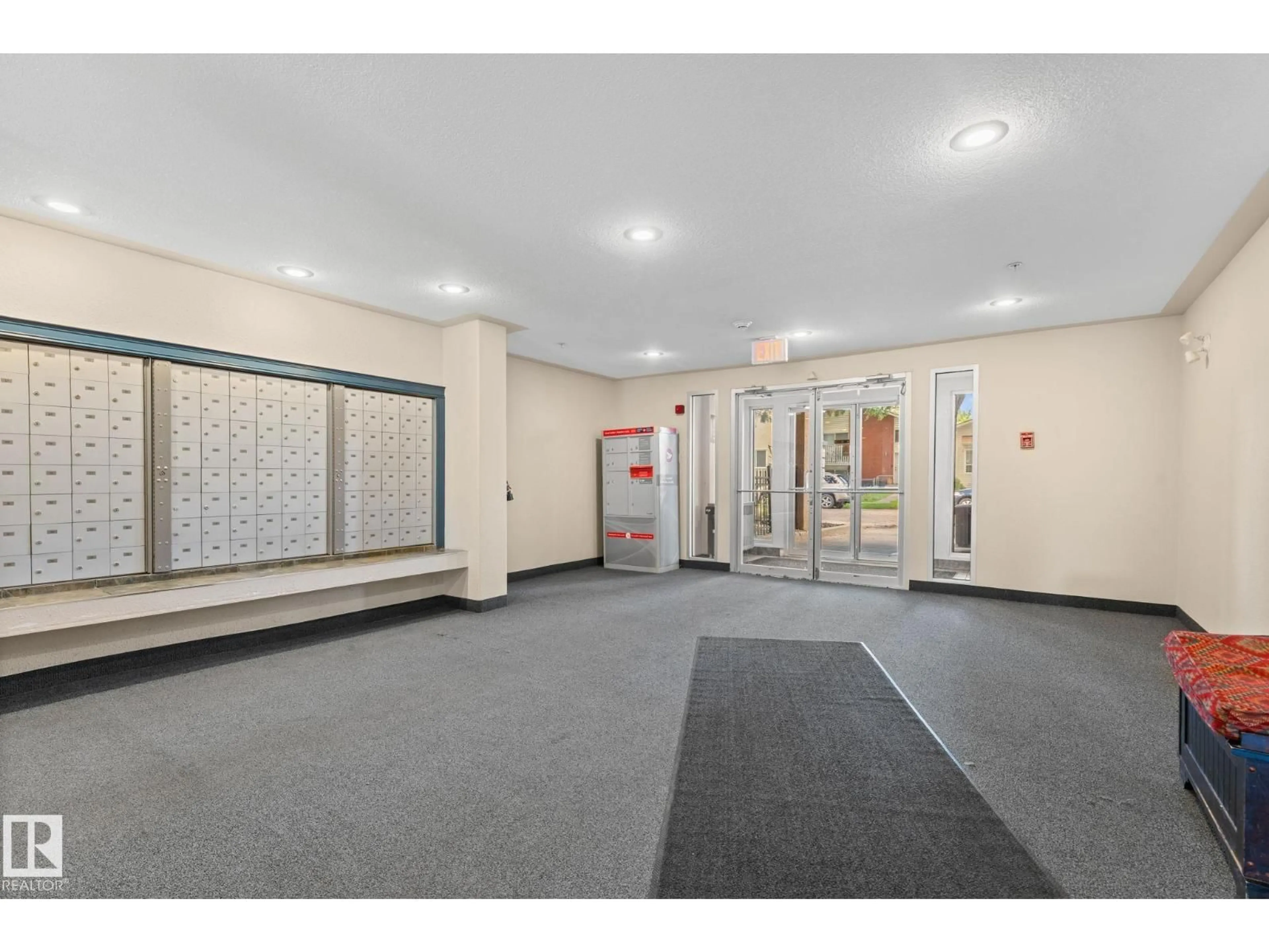 Indoor foyer for #417 - 11325 83 ST, Edmonton Alberta T5B4W5